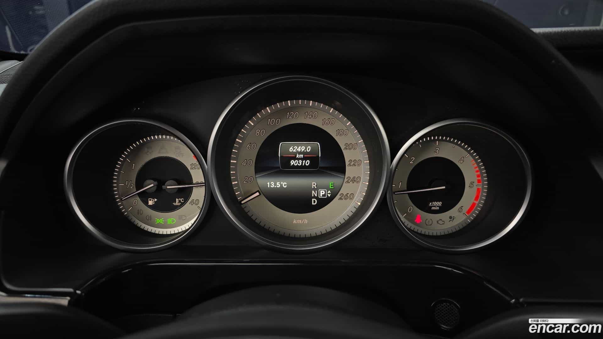 E-Class Mercedes-Benz 2013.11-INNER-008