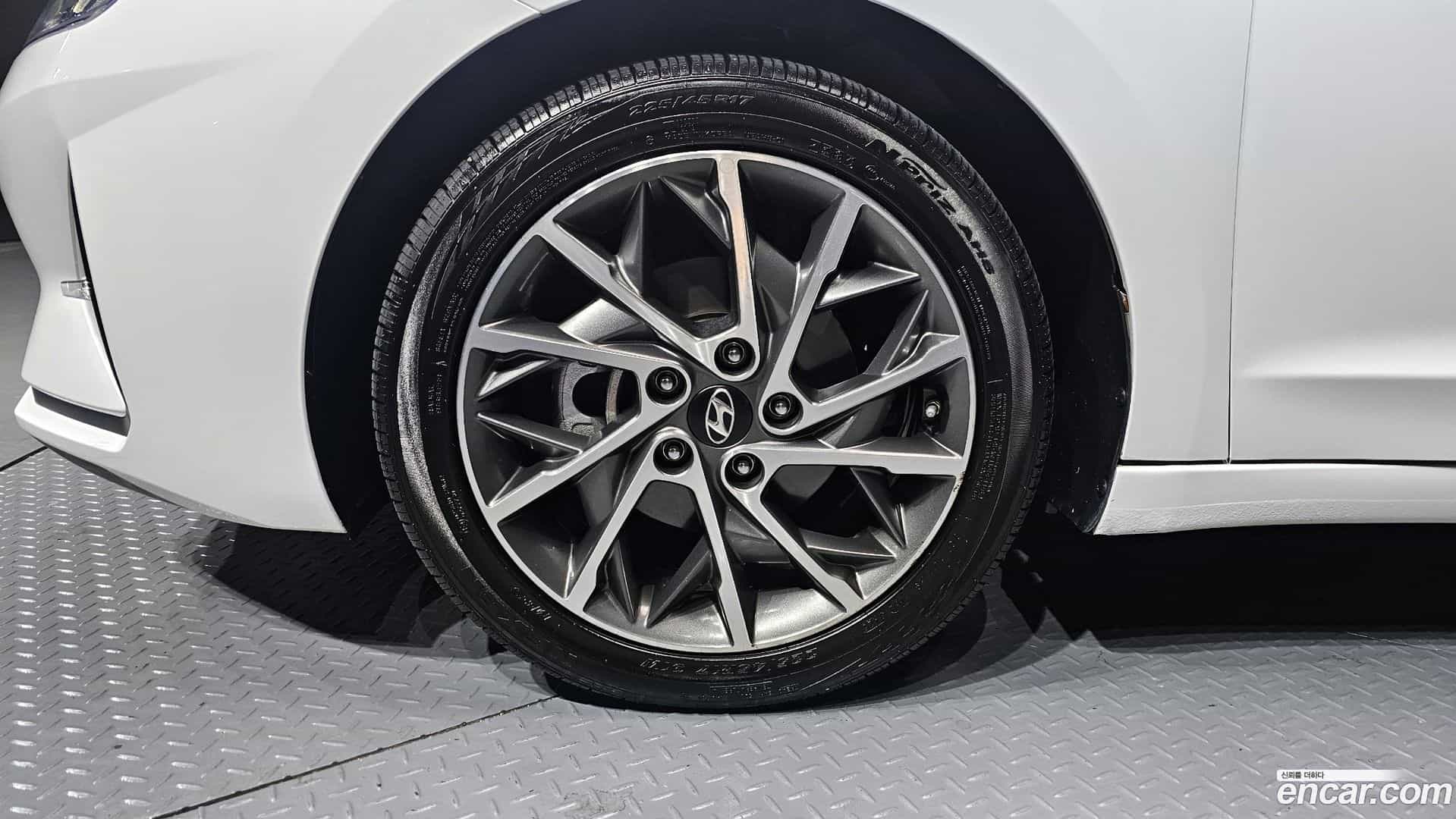 AVANTE Hyundai 2018.10-OUTER-005