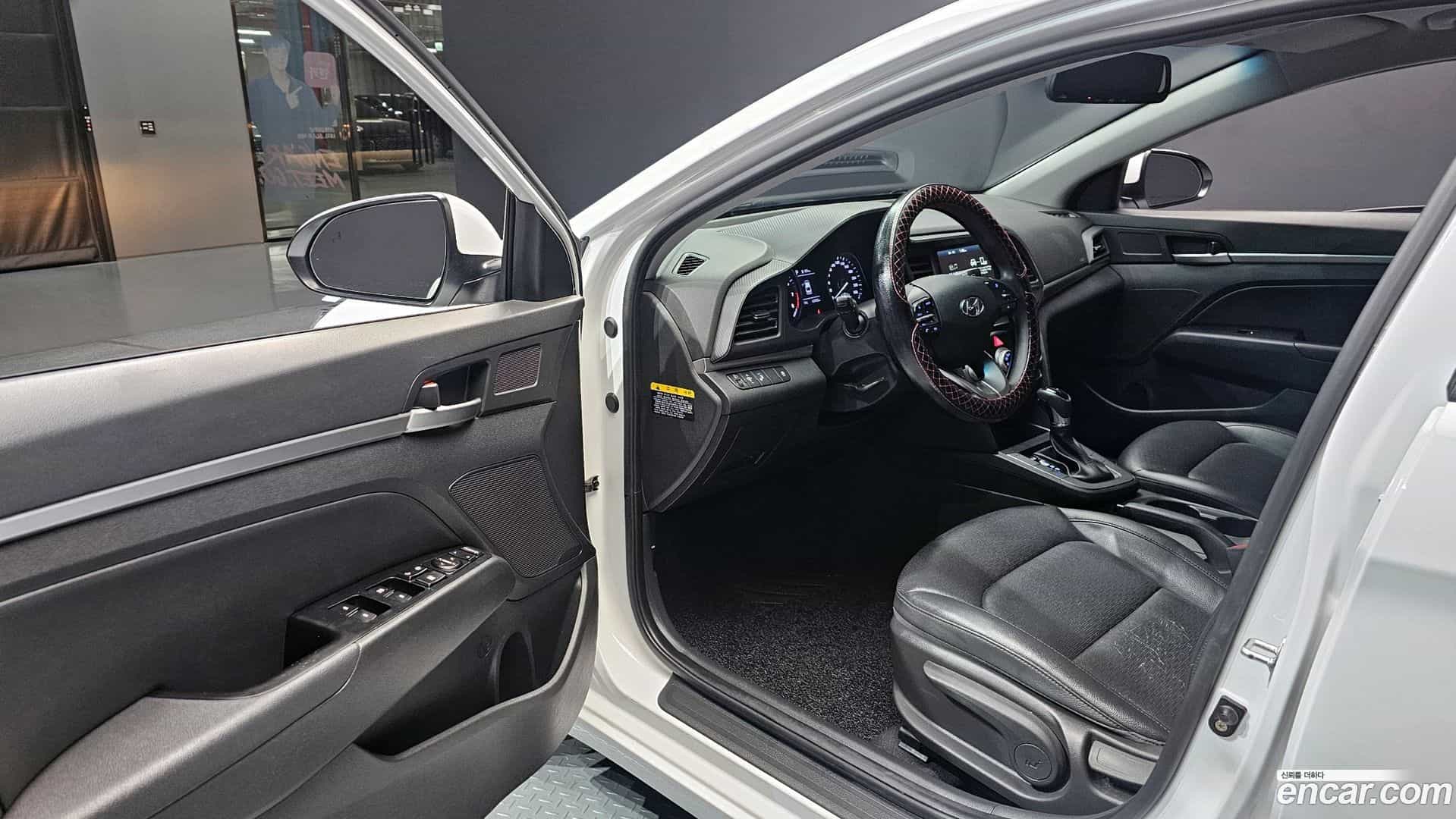 AVANTE Hyundai 2018.10-OPTION-015