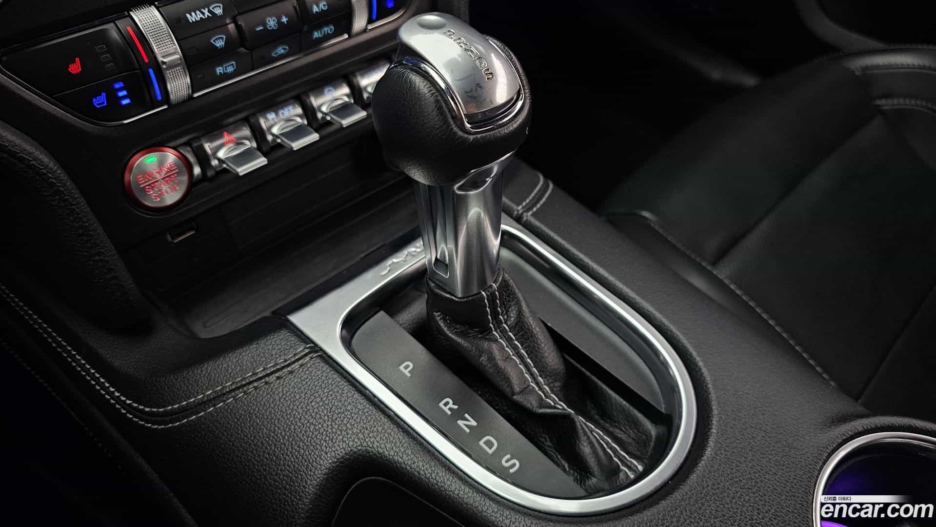 Mustang Ford 2020.11-INNER-009