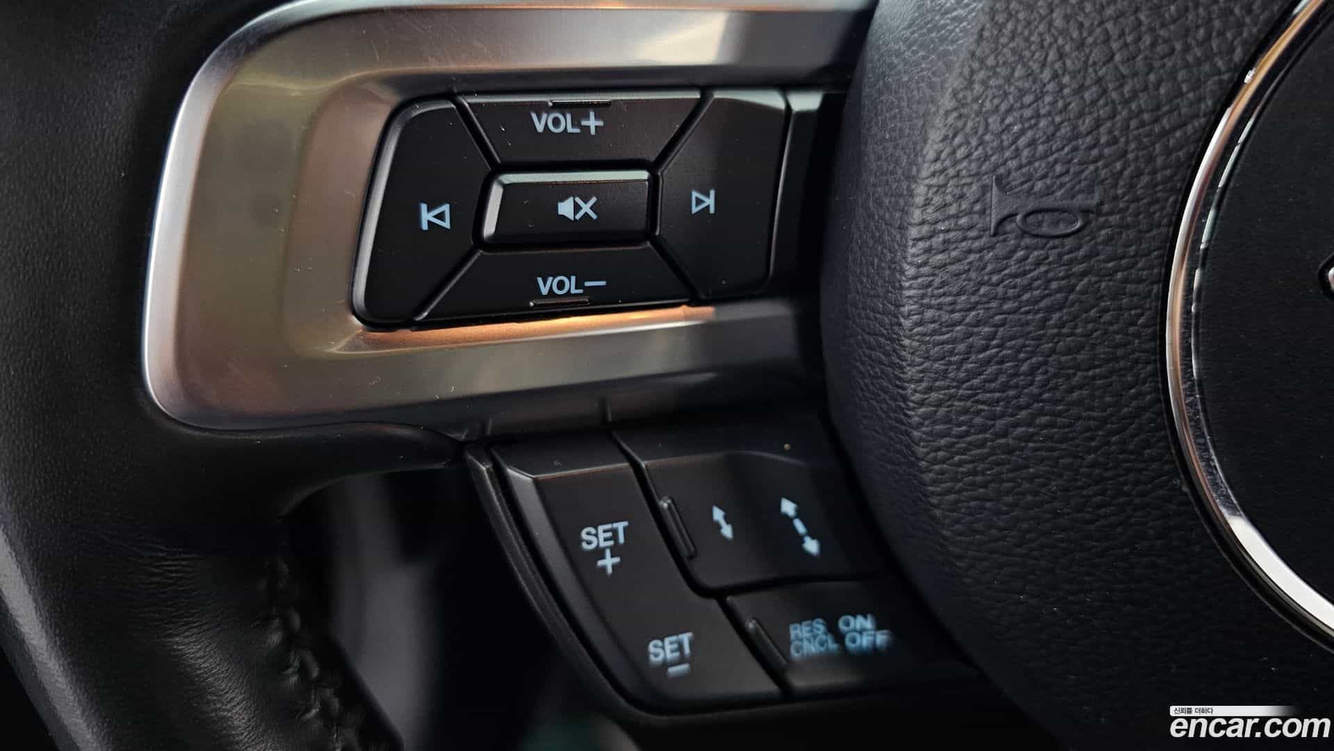 Mustang Ford 2020.11-OPTION-023