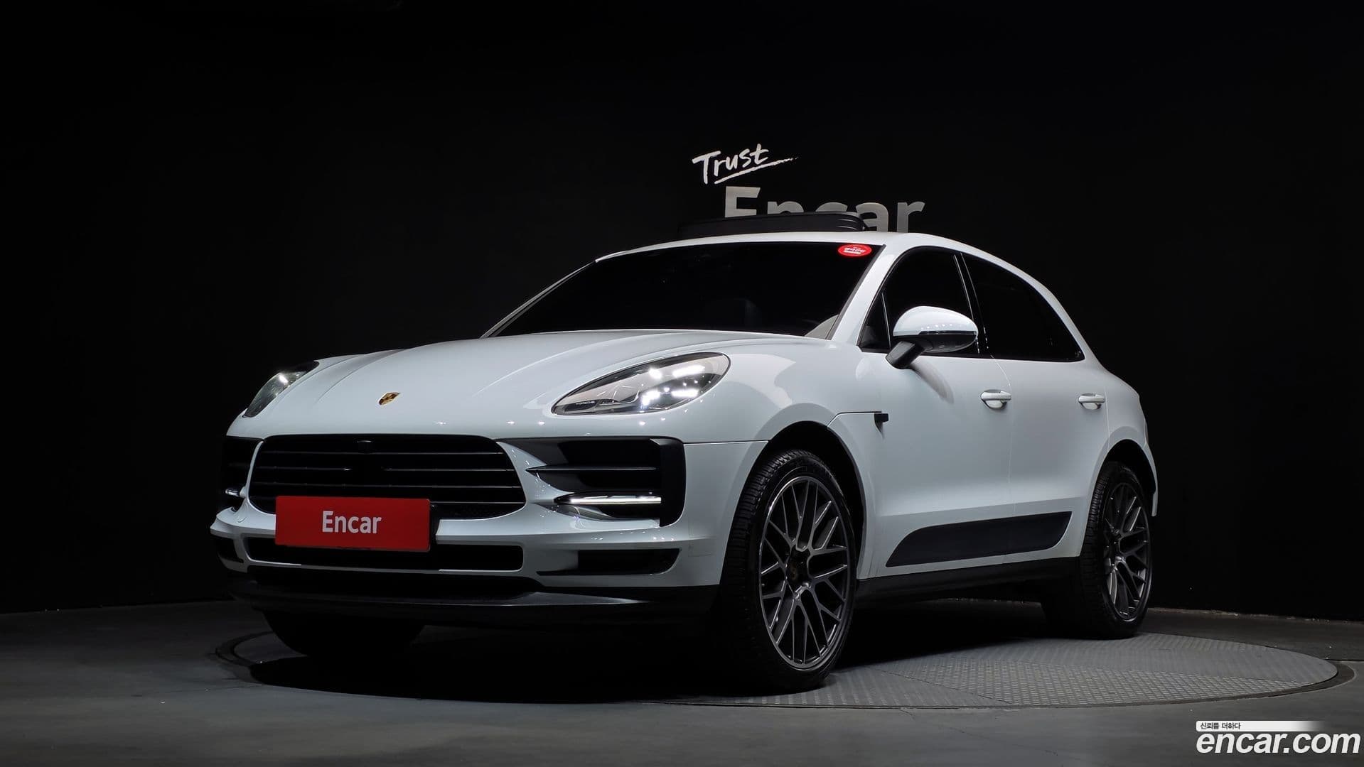 Main__Slider__Photo:Macan Porsche 2019.11-0
