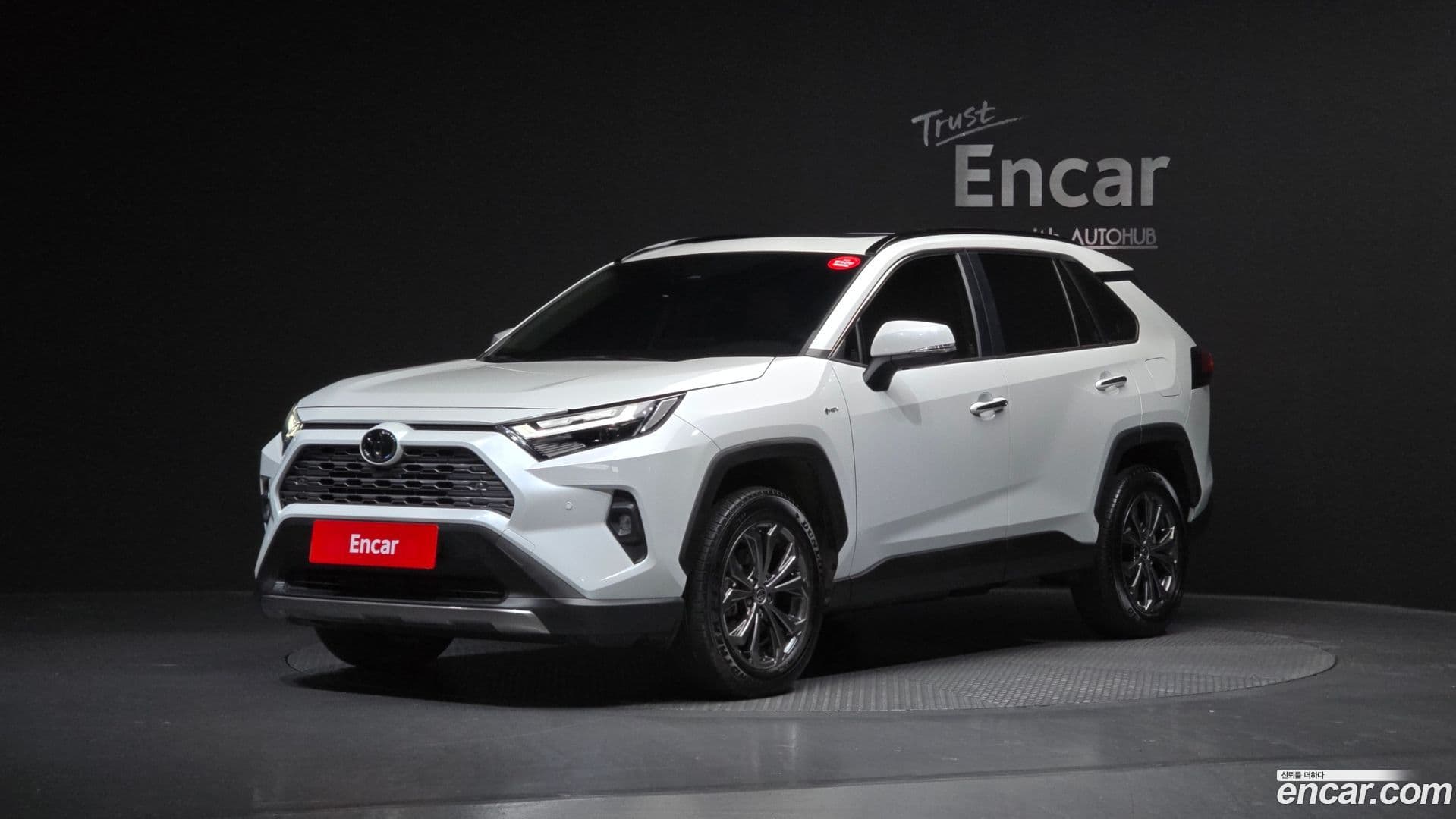 Main__Slider__Photo:RAV4 Toyota 2025.4-0