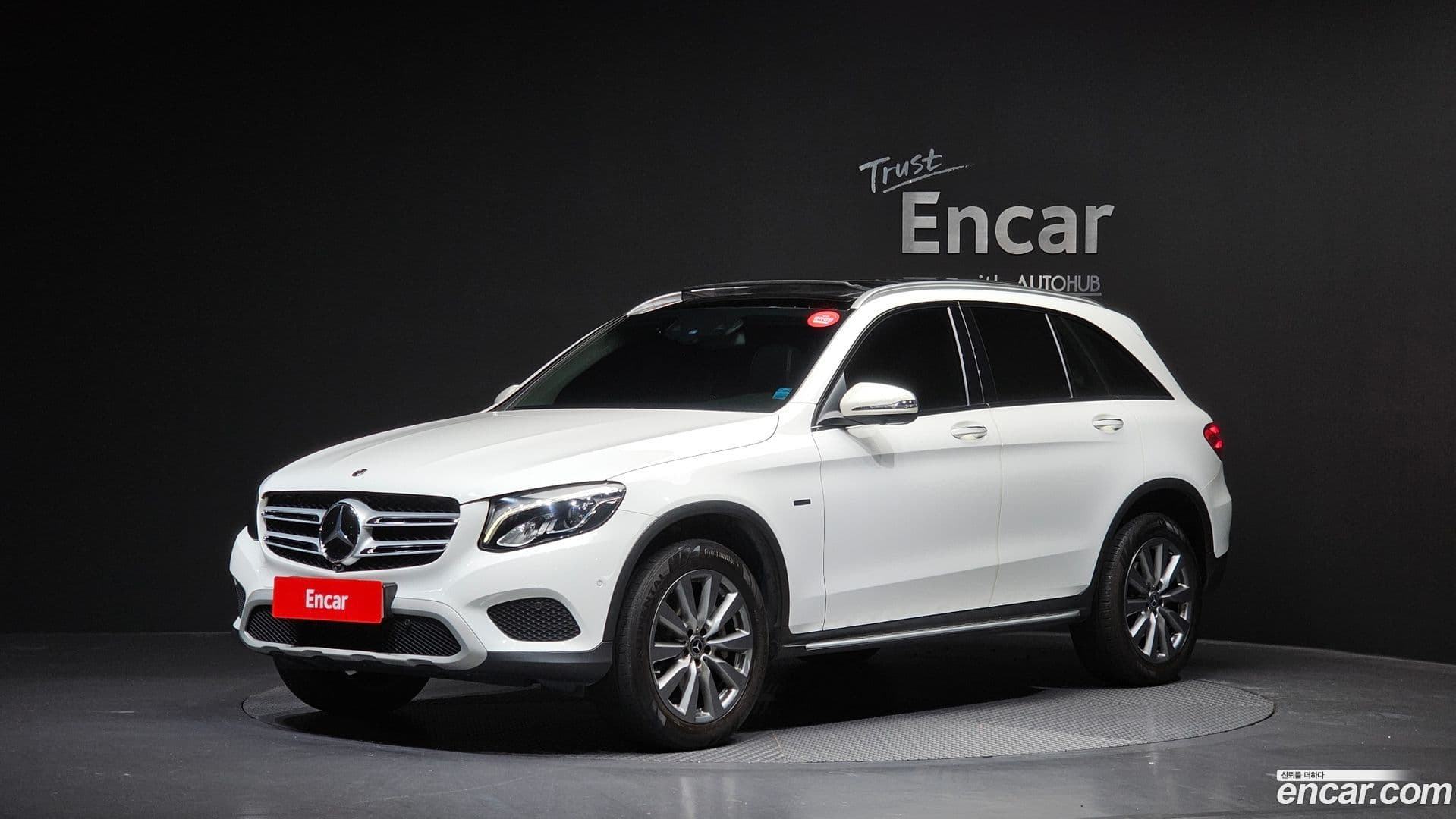 Main__Slider__Photo:GLC-Class Mercedes-Benz 2018.4-0