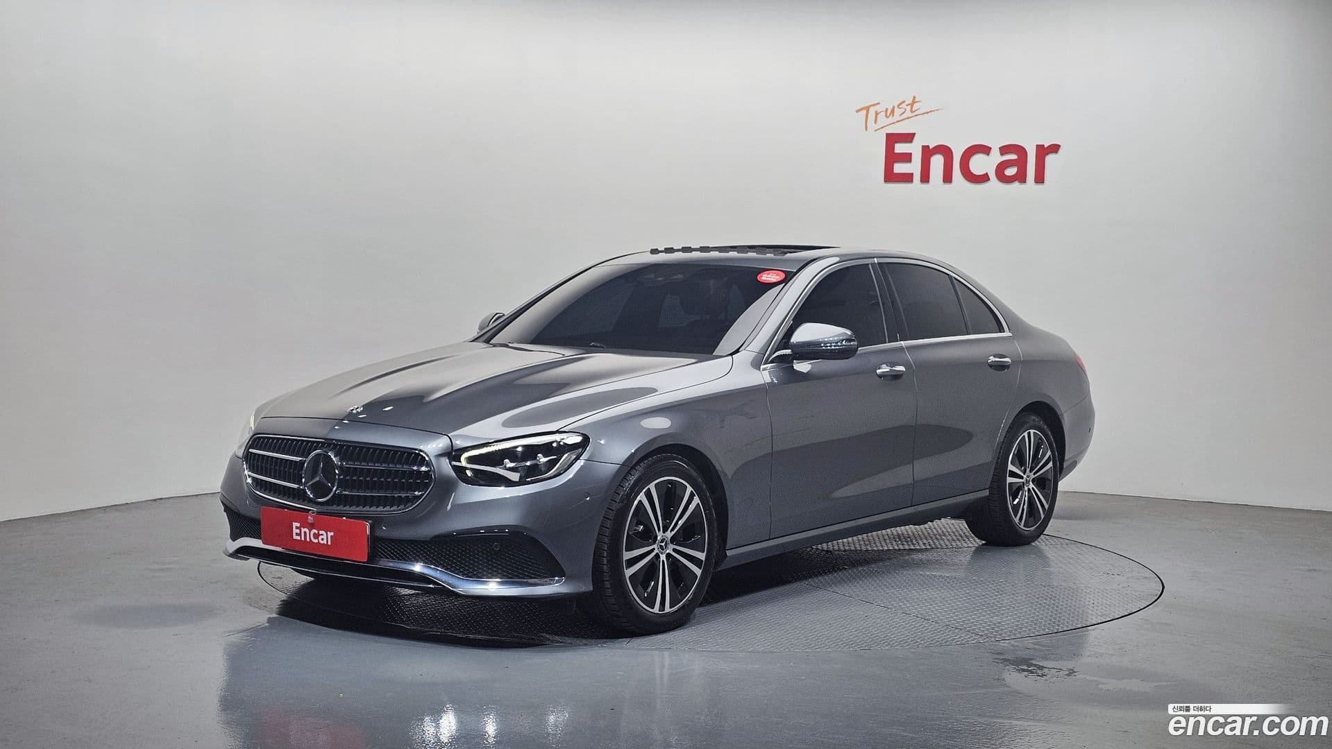 Main__Slider__Photo:E-Class Mercedes-Benz 2021.1-0