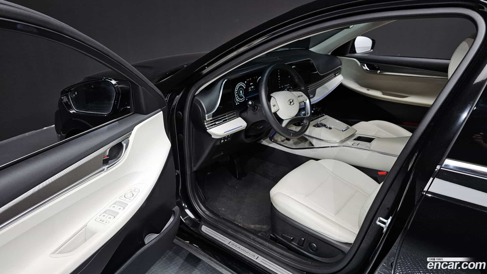 Grandeur Hyundai 2022.1-INNER-010