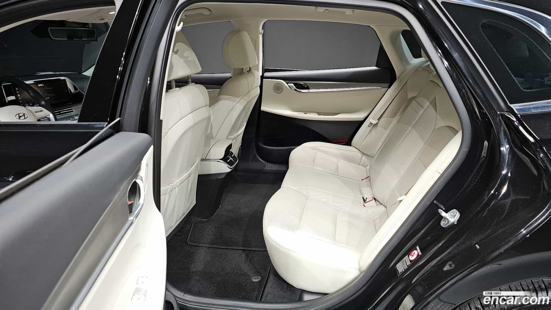 Grandeur Hyundai 2022.1-OPTION-015