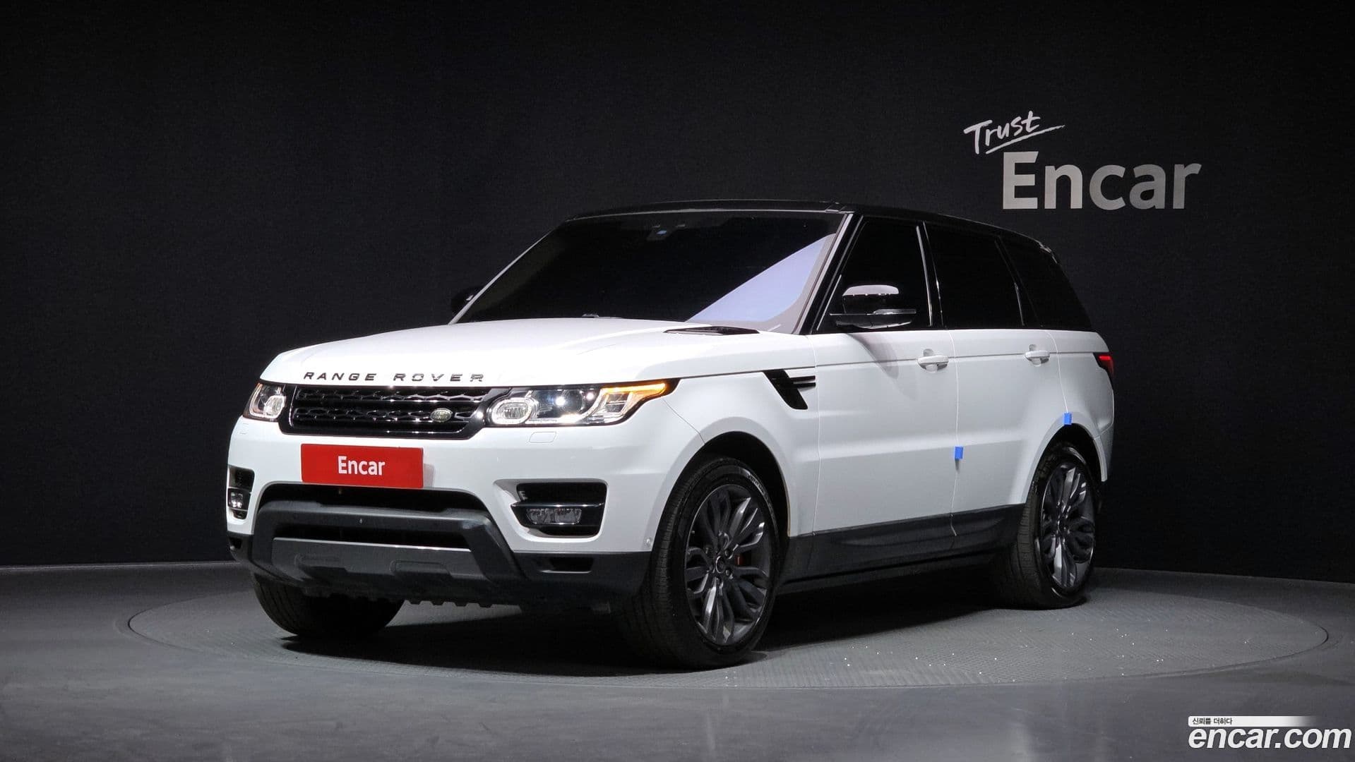 Main__Slider__Photo:Range Rover Sport Land Rover 2017.4-0