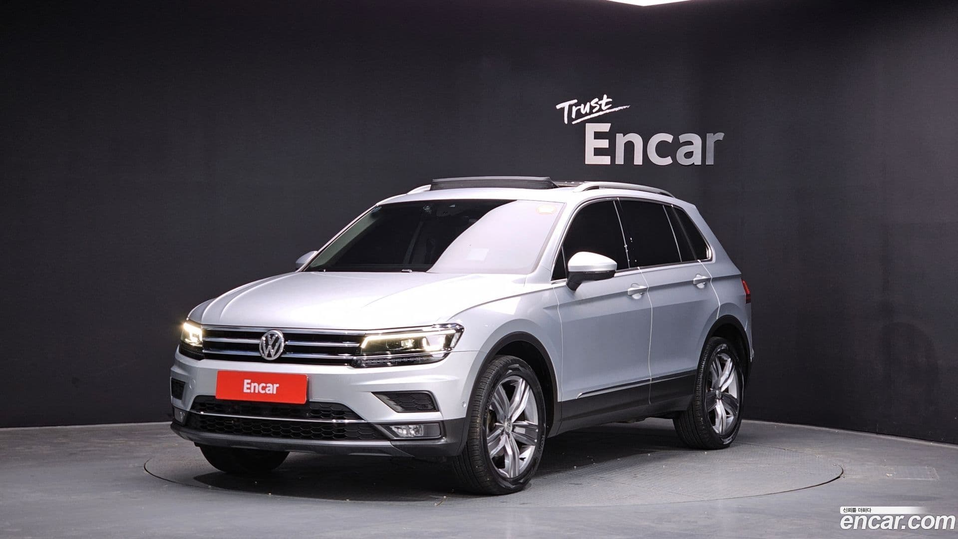 Main__Slider__Photo:Tiguan Volkswagen 2018.6-0