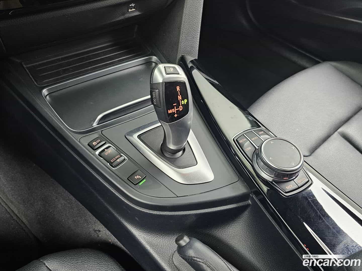 3-Series BMW 2018.11-INNER-009