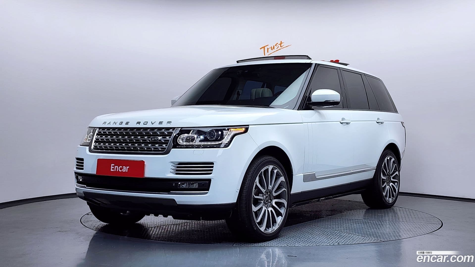 Main__Slider__Photo:Range Rover Land Rover 2015.9-0