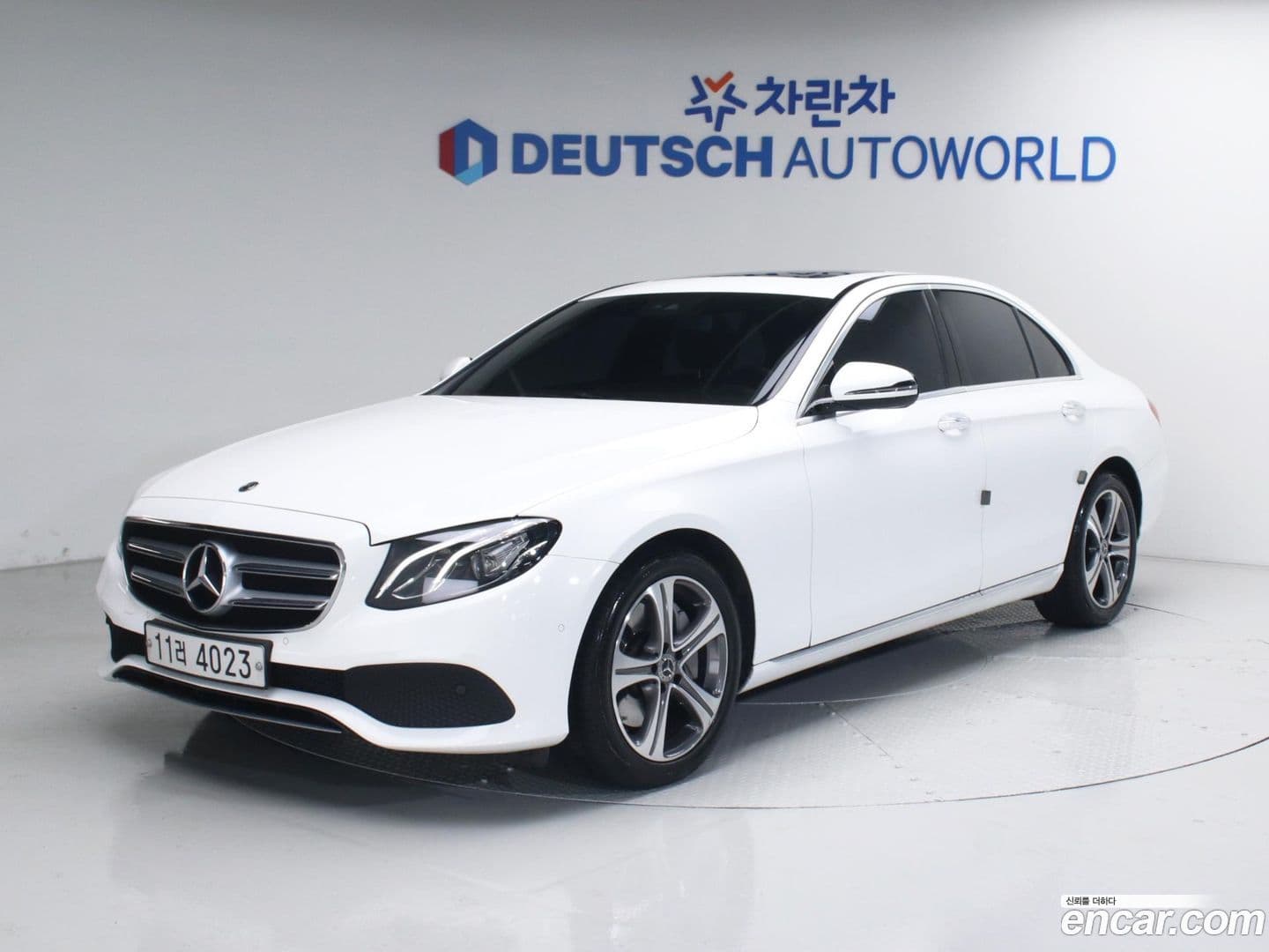 Main__Slider__Photo:E-Class Mercedes-Benz 2019.4-0