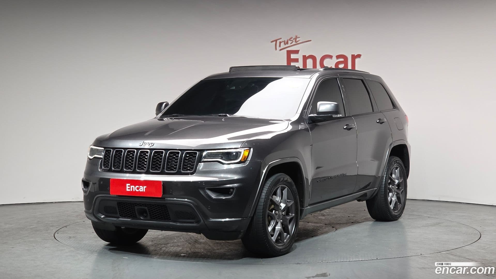 Main__Slider__Photo:Cherokee Jeep 2021.2-0