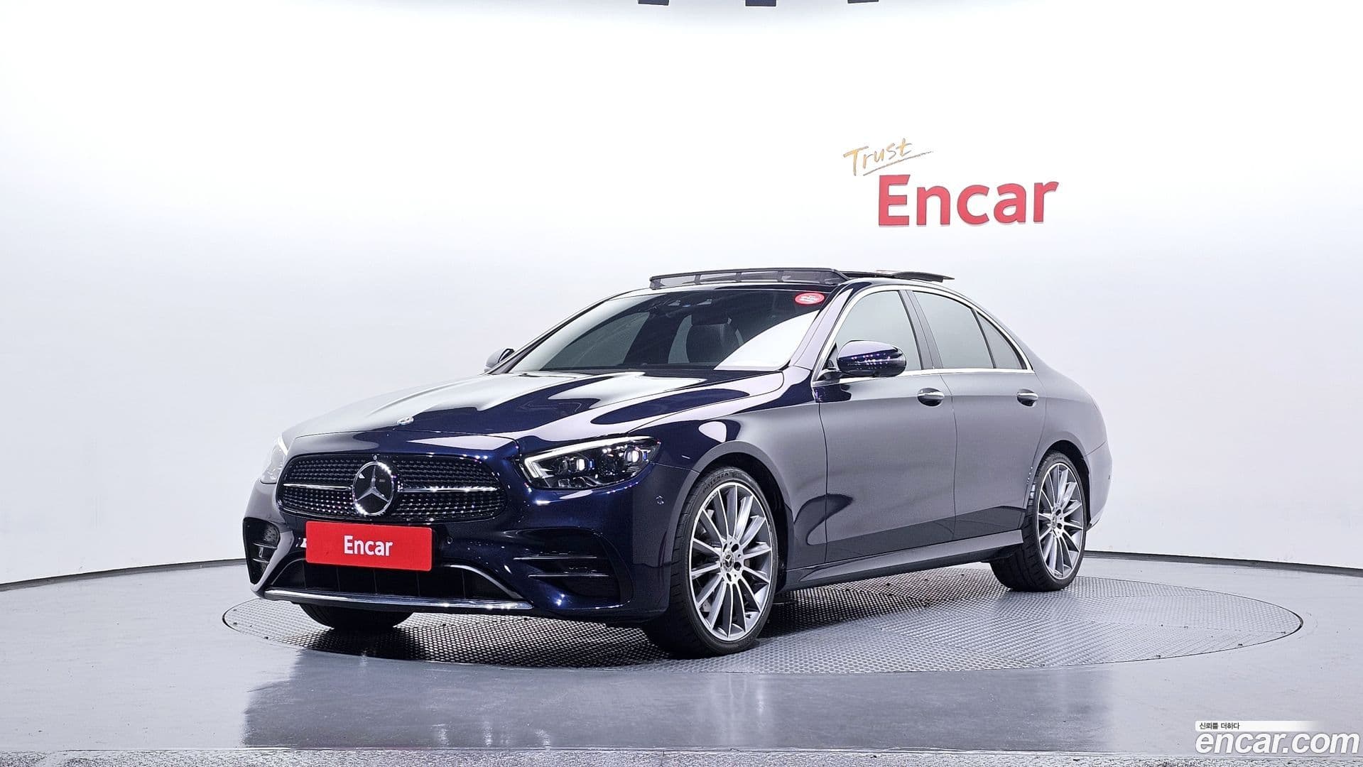Main__Slider__Photo:E-Class Mercedes-Benz 2020.10-0