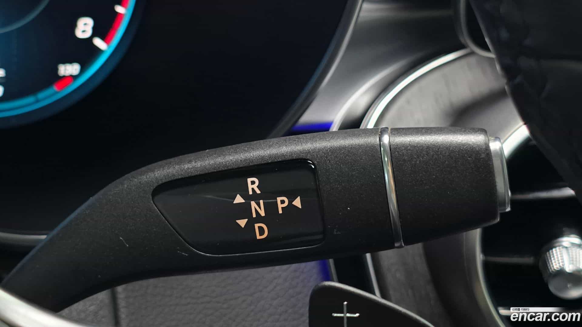 GLC-Class Mercedes-Benz 2020.3-INNER-009