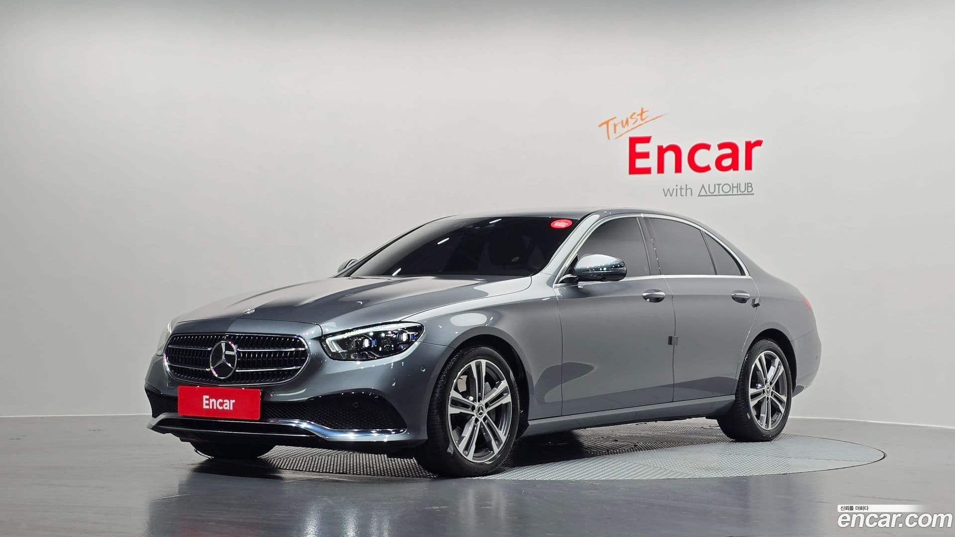 Main__Slider__Photo:E-Class Mercedes-Benz 2022.11-0