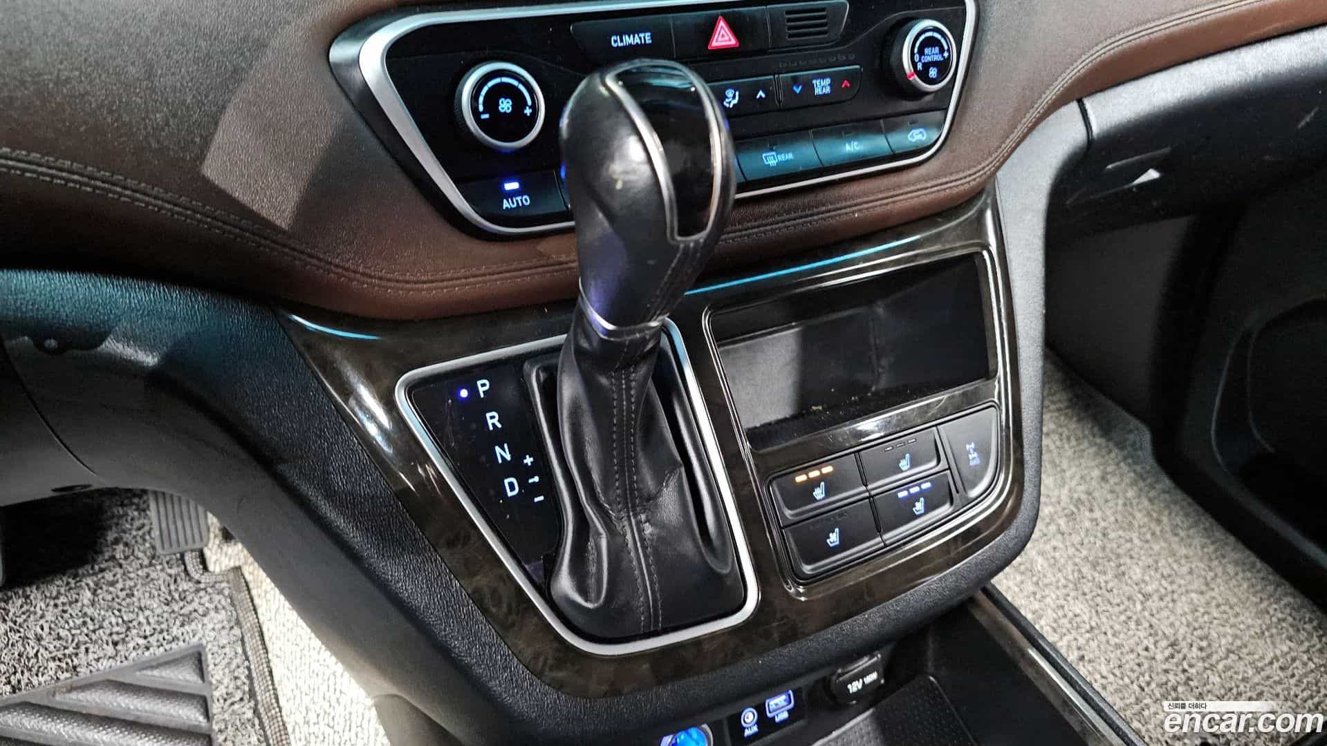Starex Hyundai 2018.2-INNER-009