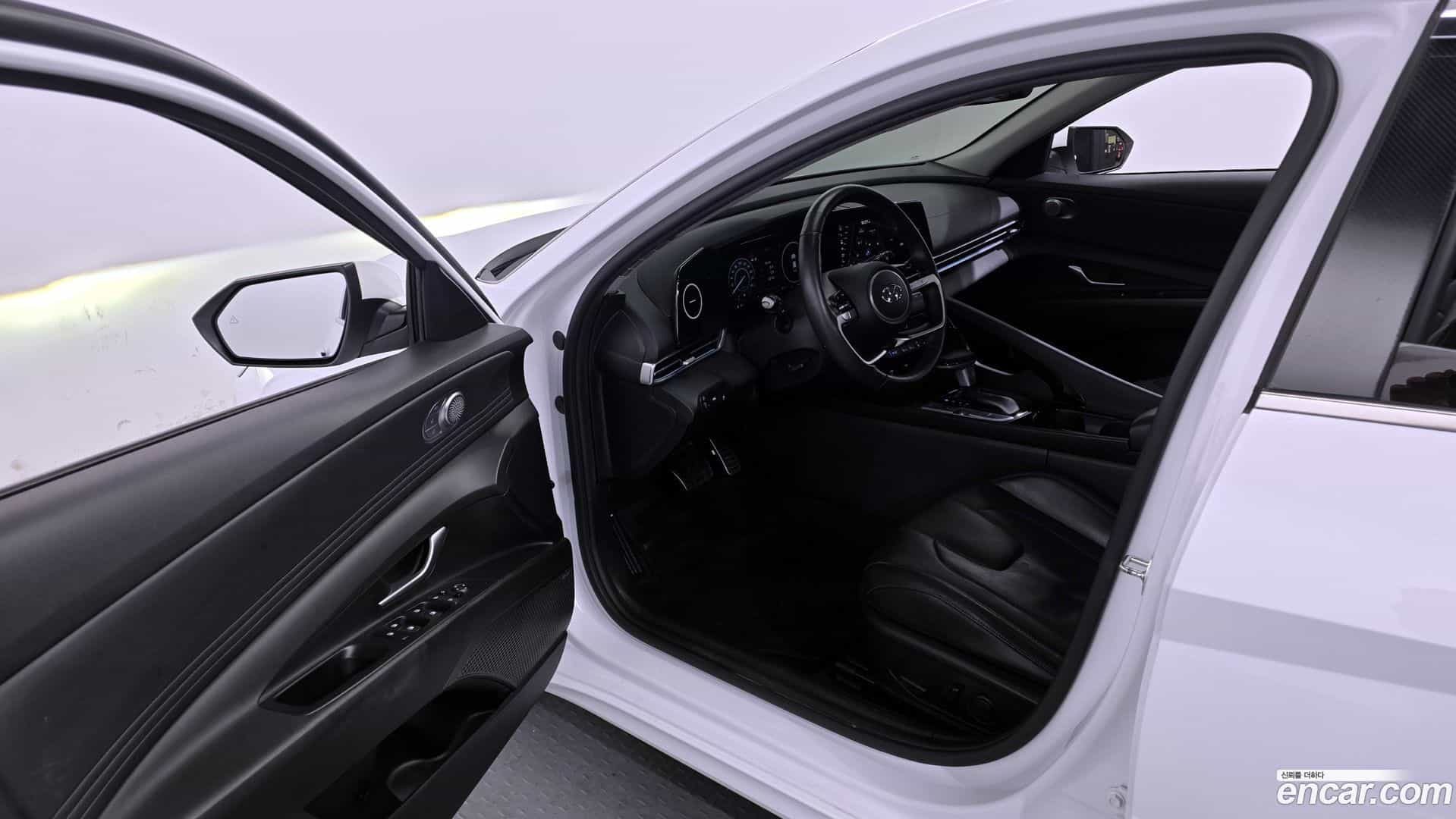 AVANTE Hyundai 2021.1-INNER-010