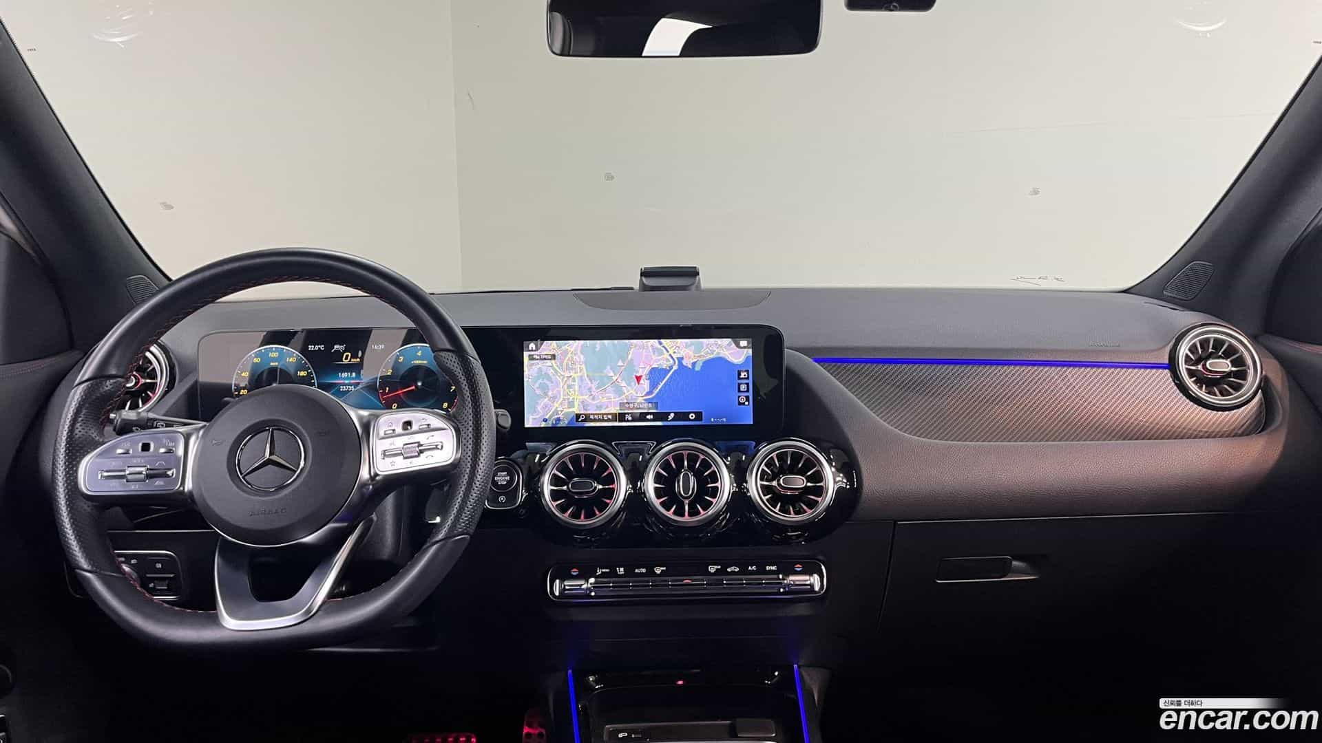 GLA-Class Mercedes-Benz 2022.11-INNER-007