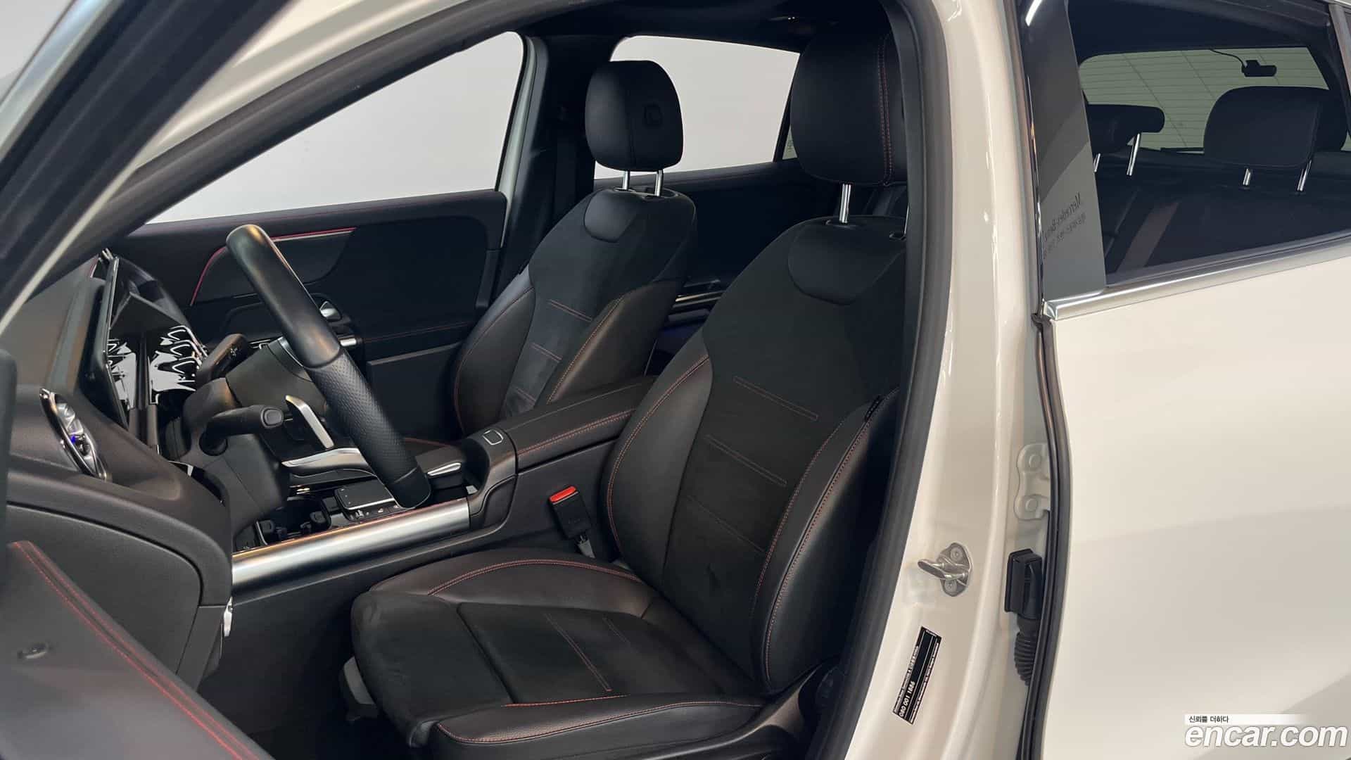 GLA-Class Mercedes-Benz 2022.11-OPTION-015