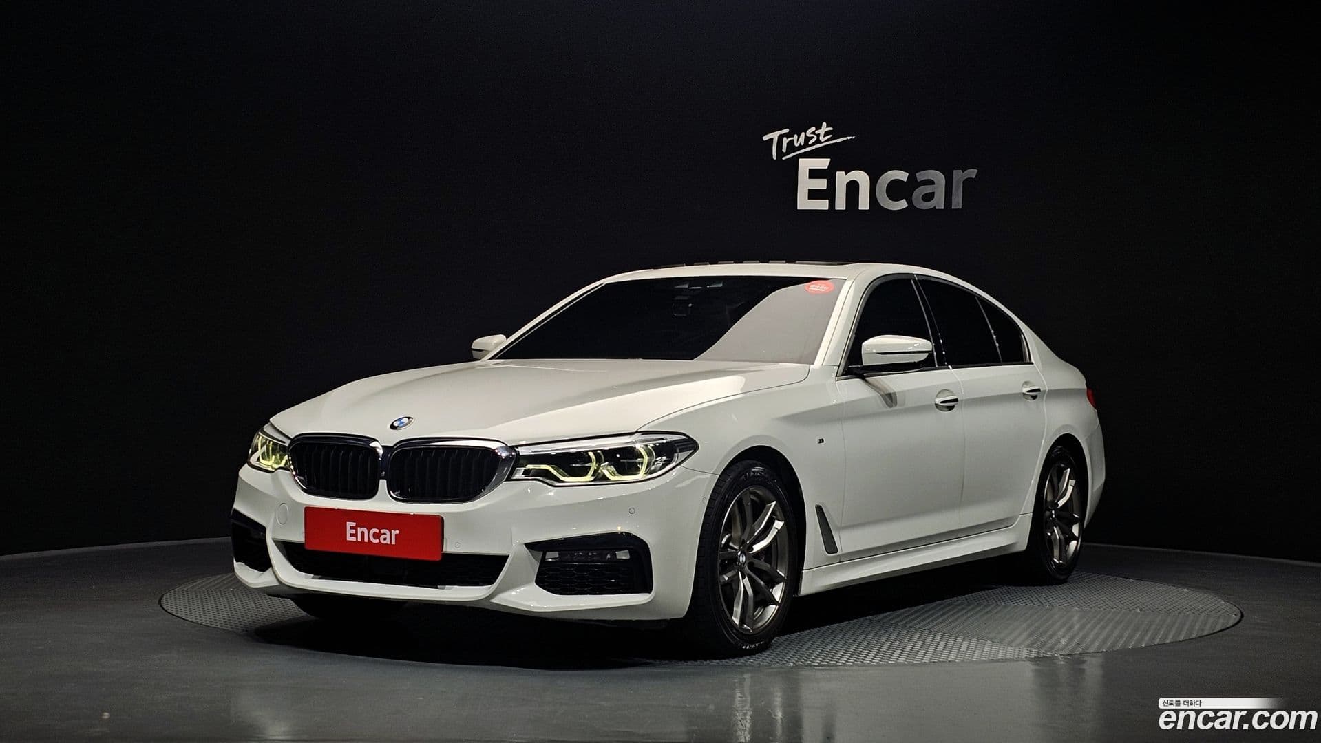 Main__Slider__Photo:5-Series BMW 2018.3-0