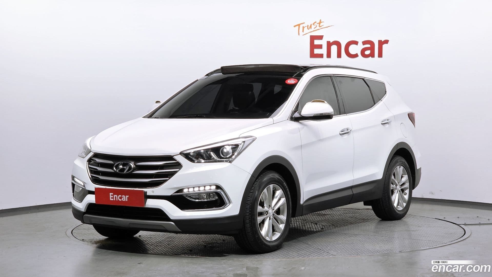 Main__Slider__Photo:Santafe Hyundai 2017.3-0