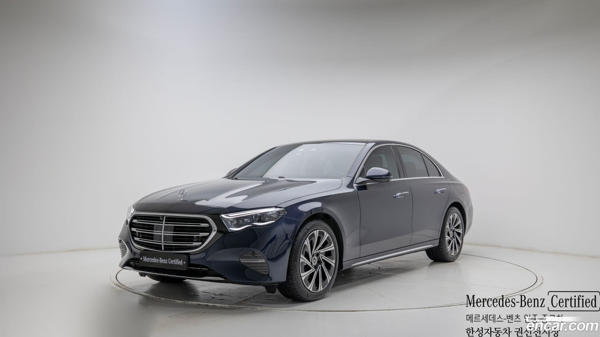 Main__Slider__Photo:E-Class Mercedes-Benz 2025.0-0