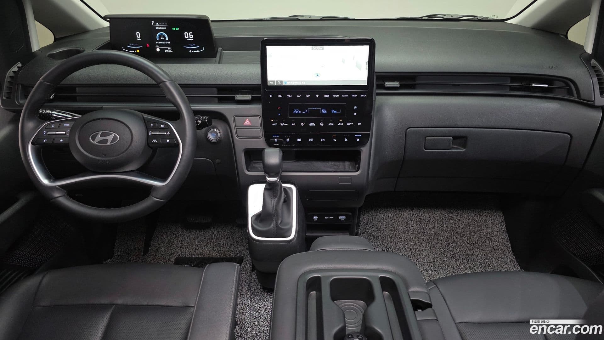 Main__Slider__Photo:Staria Hyundai 2024.3-6