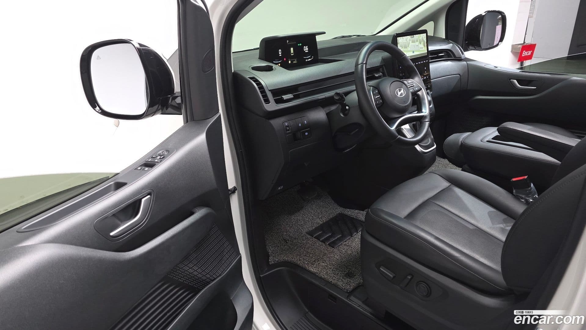 Main__Slider__Photo:Staria Hyundai 2024.3-9