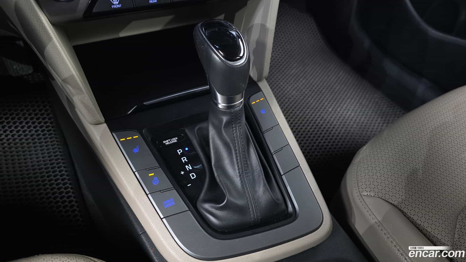 AVANTE Hyundai 2016.1-INNER-009