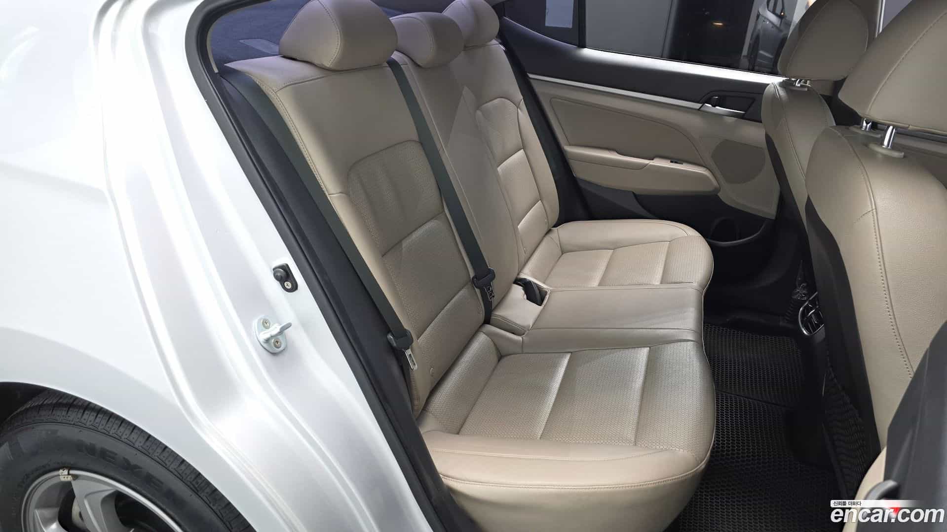 AVANTE Hyundai 2016.1-OPTION-016