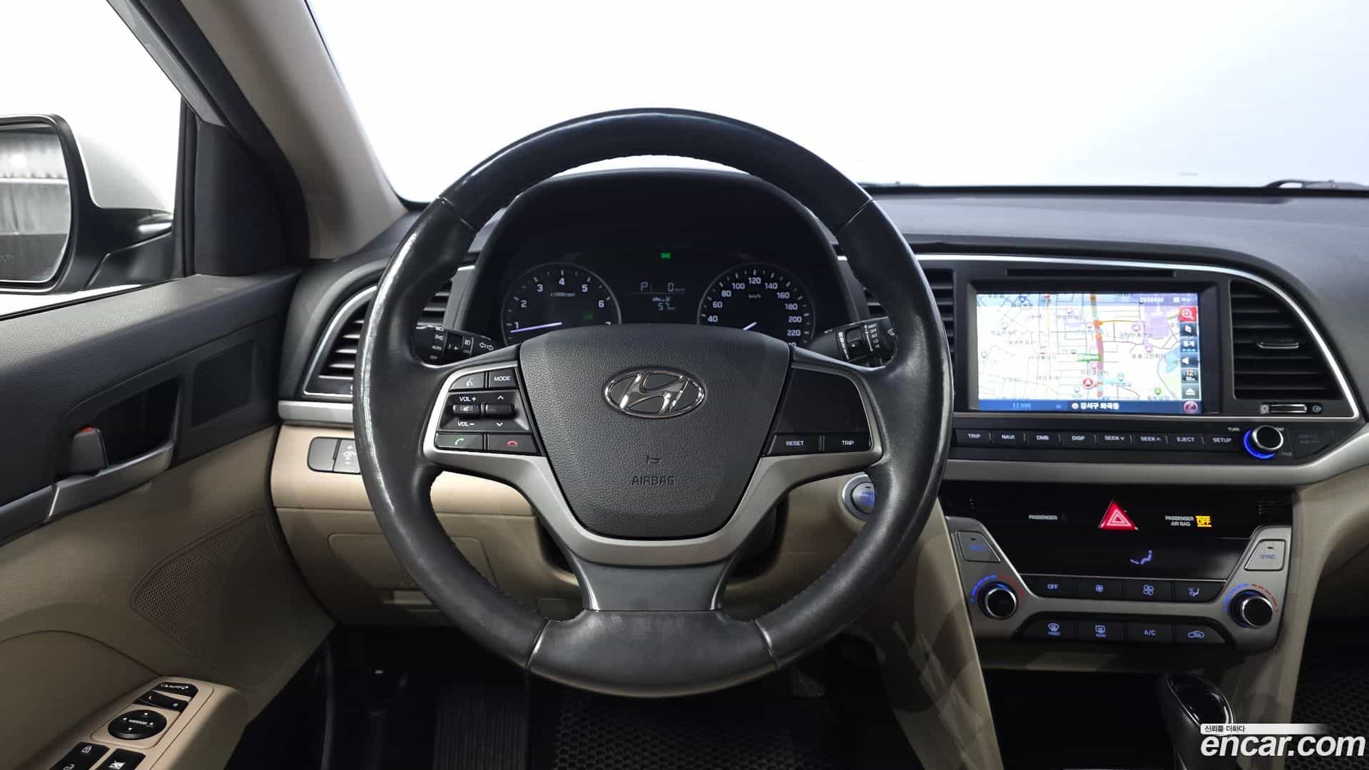 AVANTE Hyundai 2016.1-OPTION-017