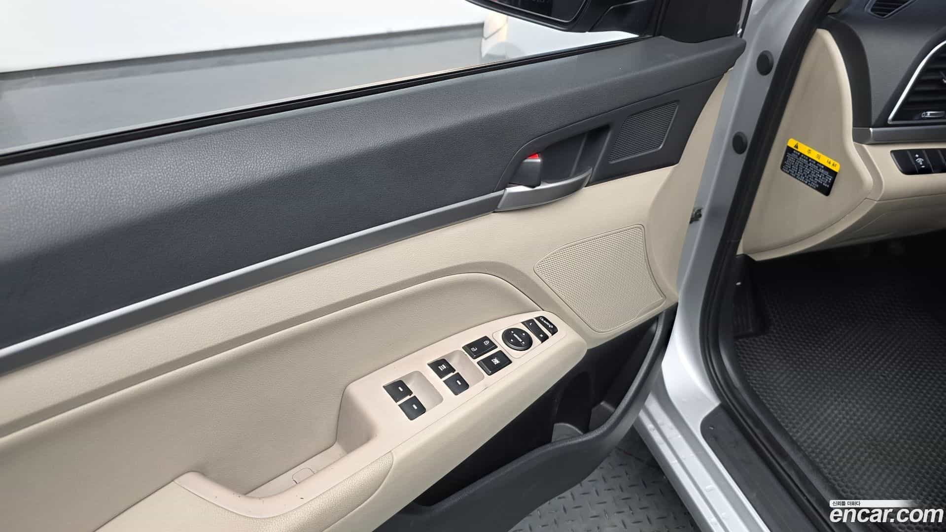 AVANTE Hyundai 2016.1-OPTION-018