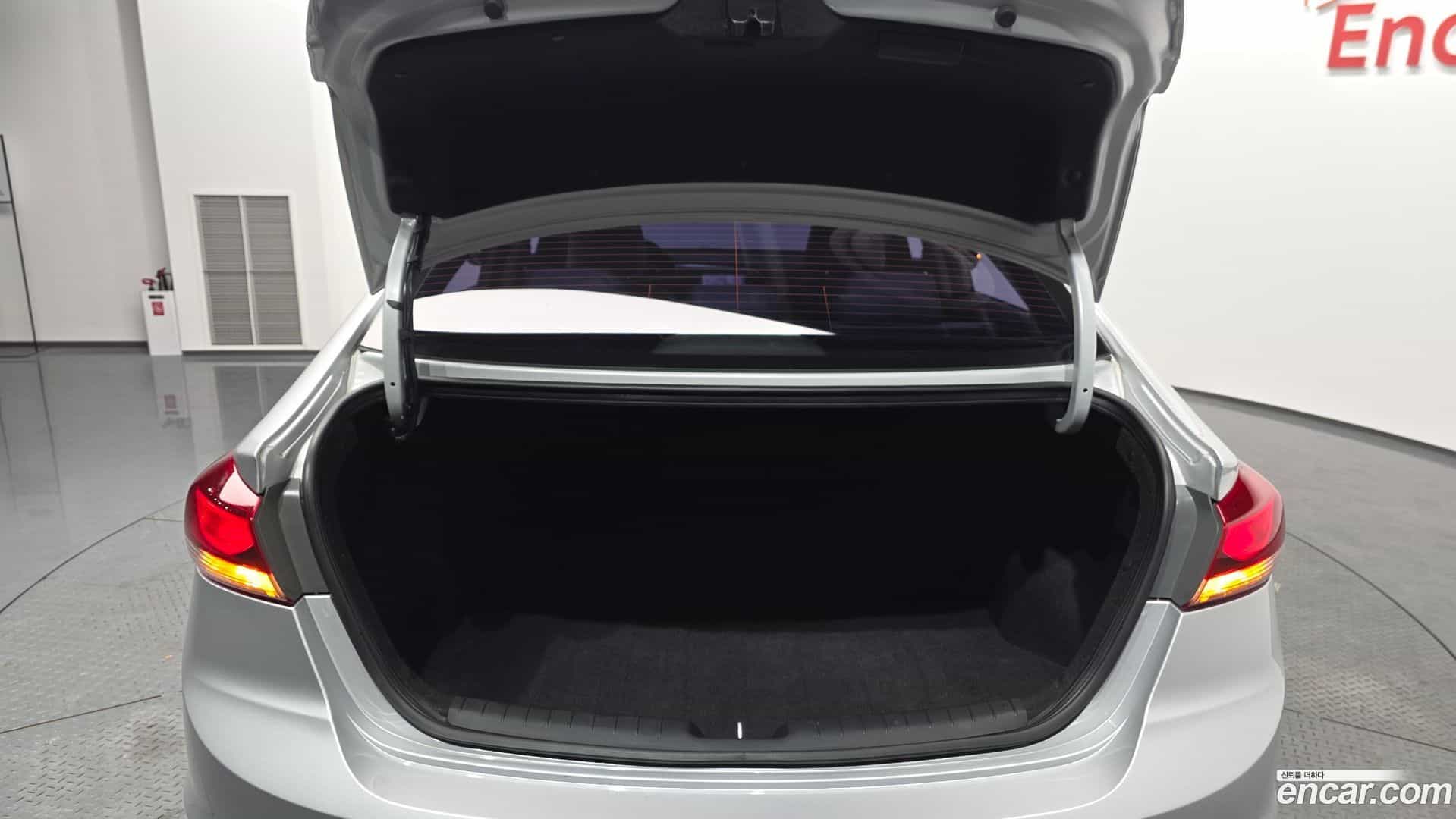 AVANTE Hyundai 2016.1-OPTION-024