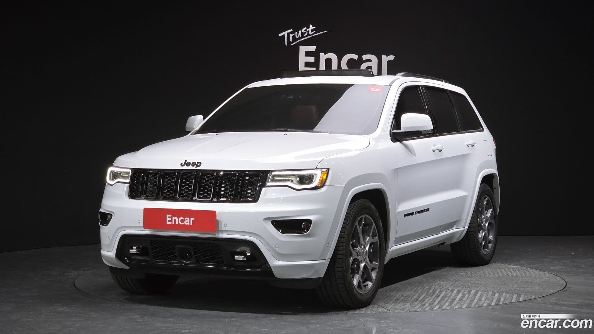 Main__Slider__Photo:Cherokee Jeep 2021.3-0