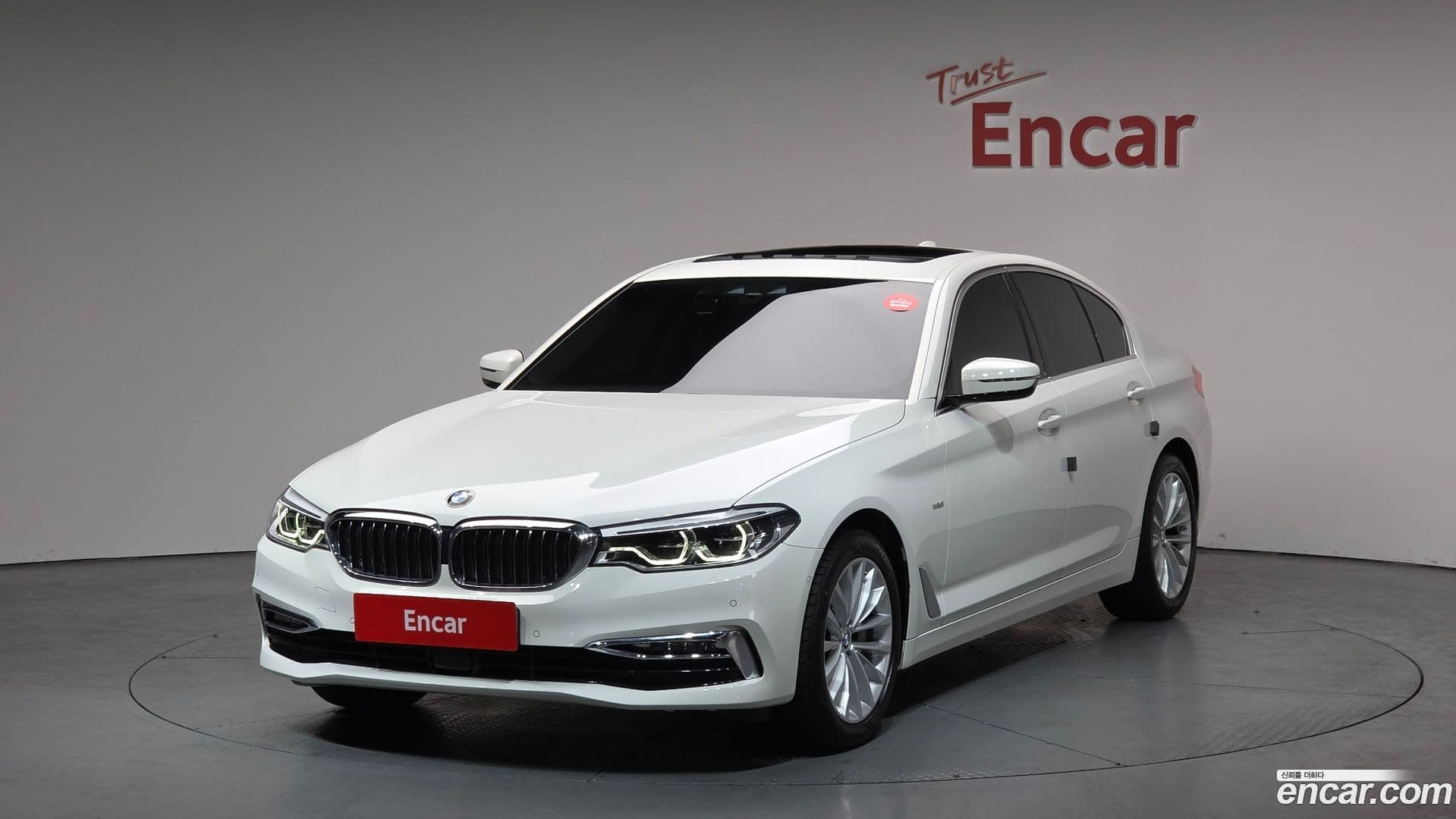 Main__Slider__Photo:5-Series BMW 2018.6-0