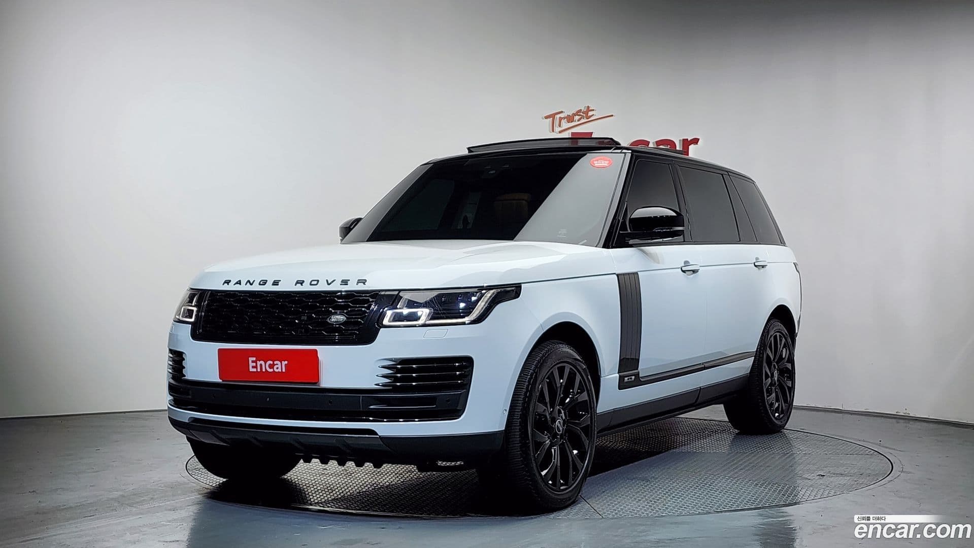 Main__Slider__Photo:Range Rover Land Rover 2020.6-0