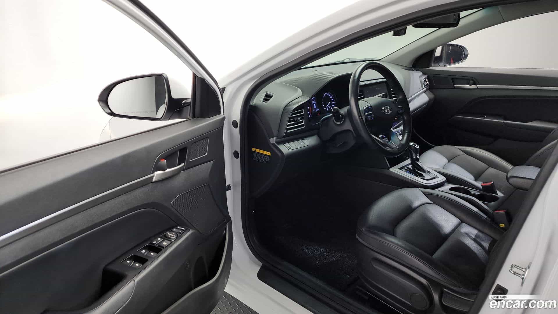AVANTE Hyundai 2020.0-INNER-010
