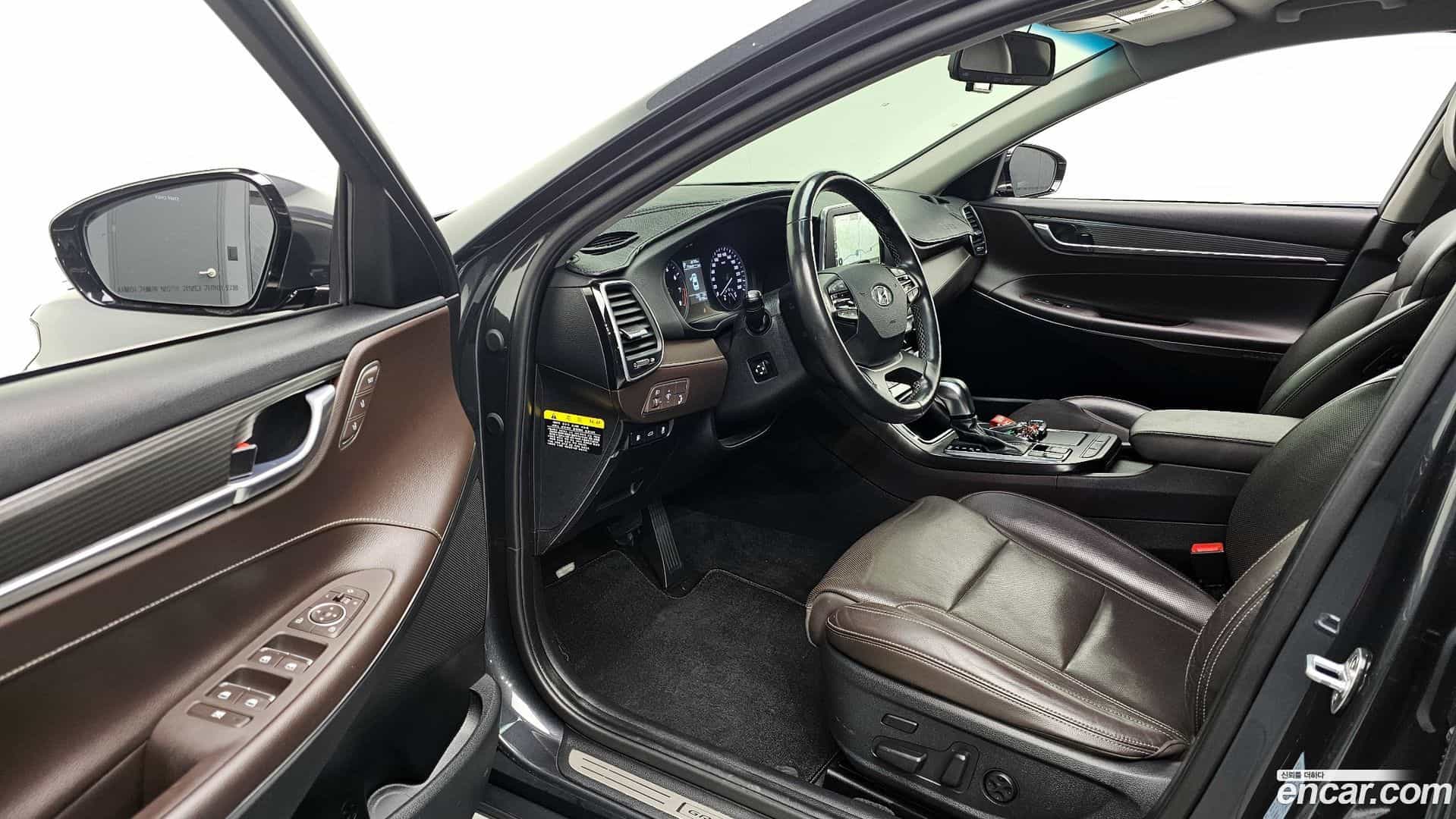 Grandeur Hyundai 2017.2-INNER-010