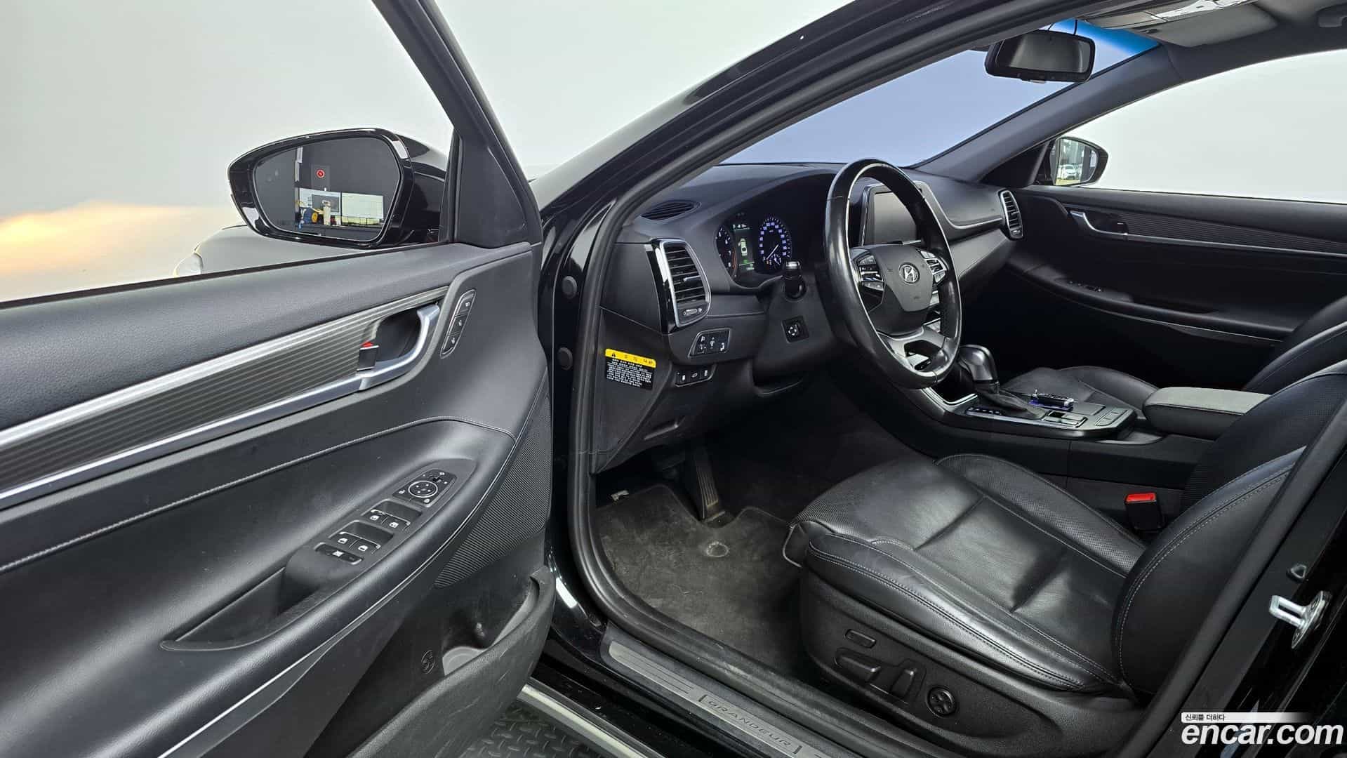 Grandeur Hyundai 2018.6-OPTION-015
