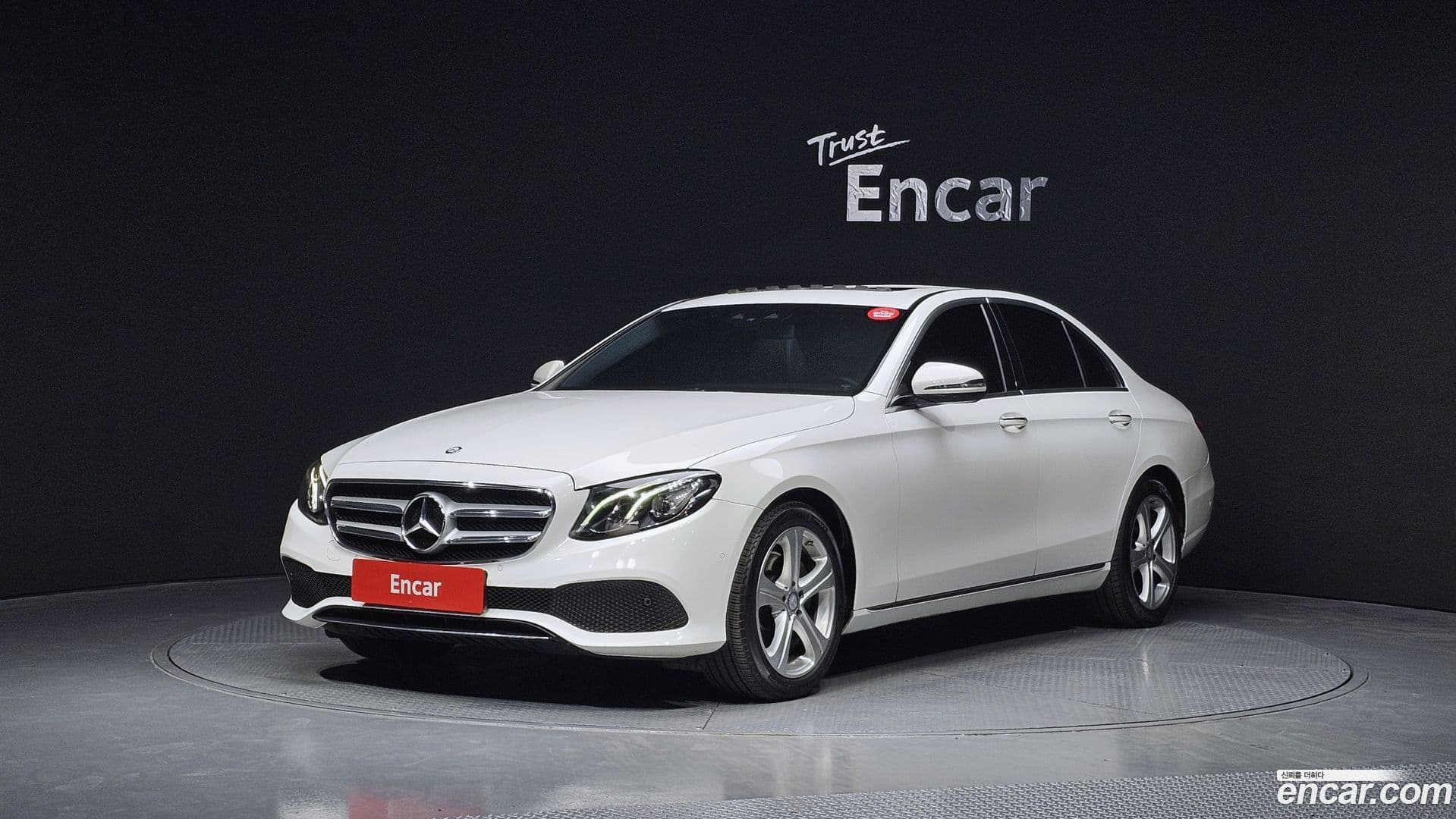 Main__Slider__Photo:E-Class Mercedes-Benz 2017.2-0