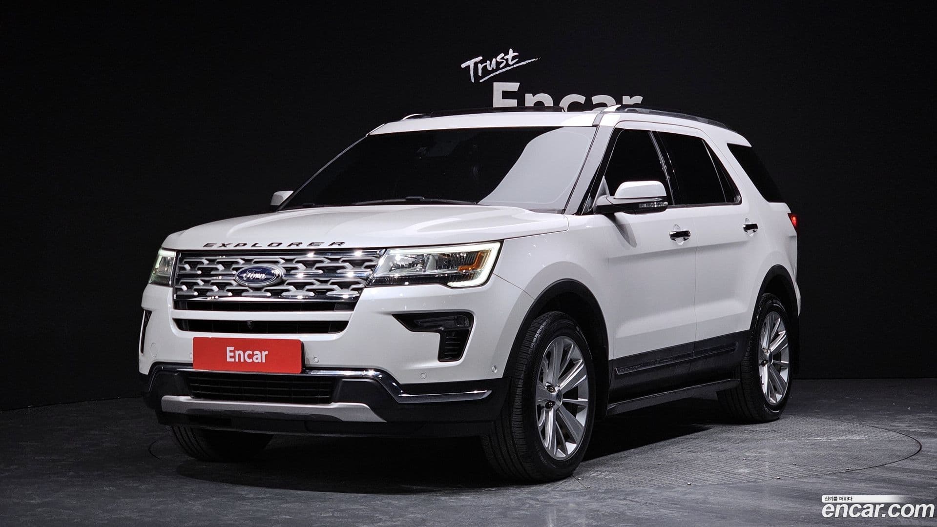 Main__Slider__Photo:Explorer Ford 2018.11-0