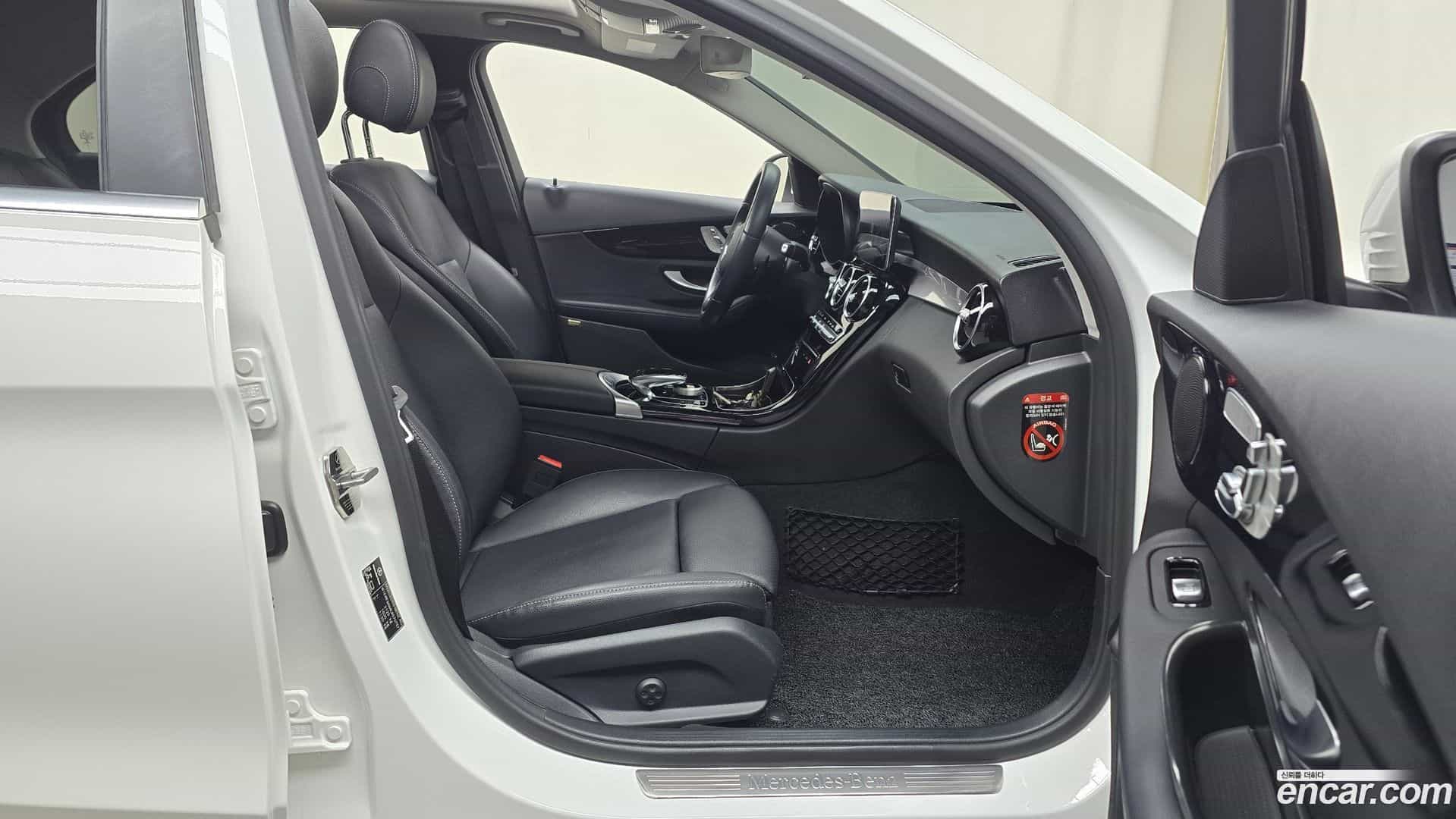 C-Class Mercedes-Benz 2020.5-OPTION-015
