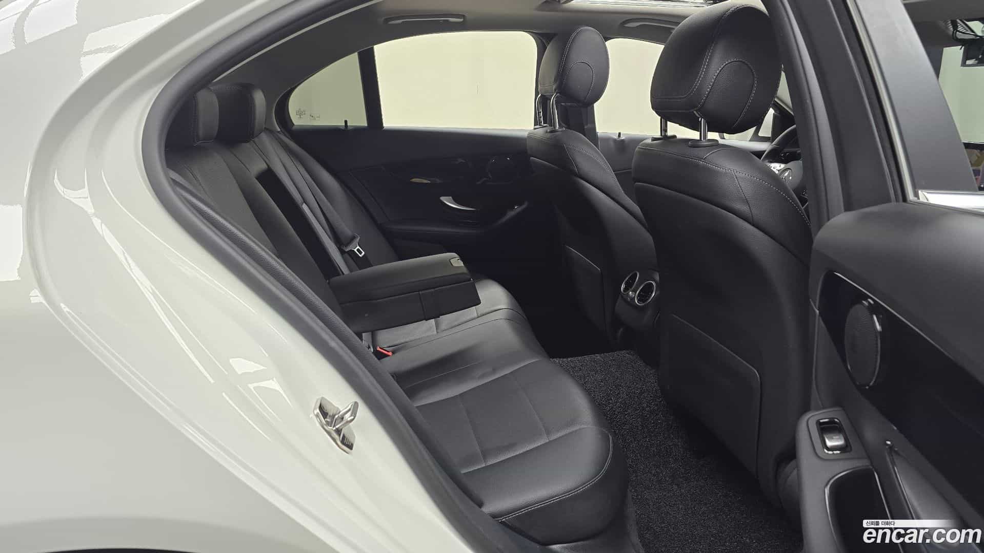 C-Class Mercedes-Benz 2020.5-OPTION-016
