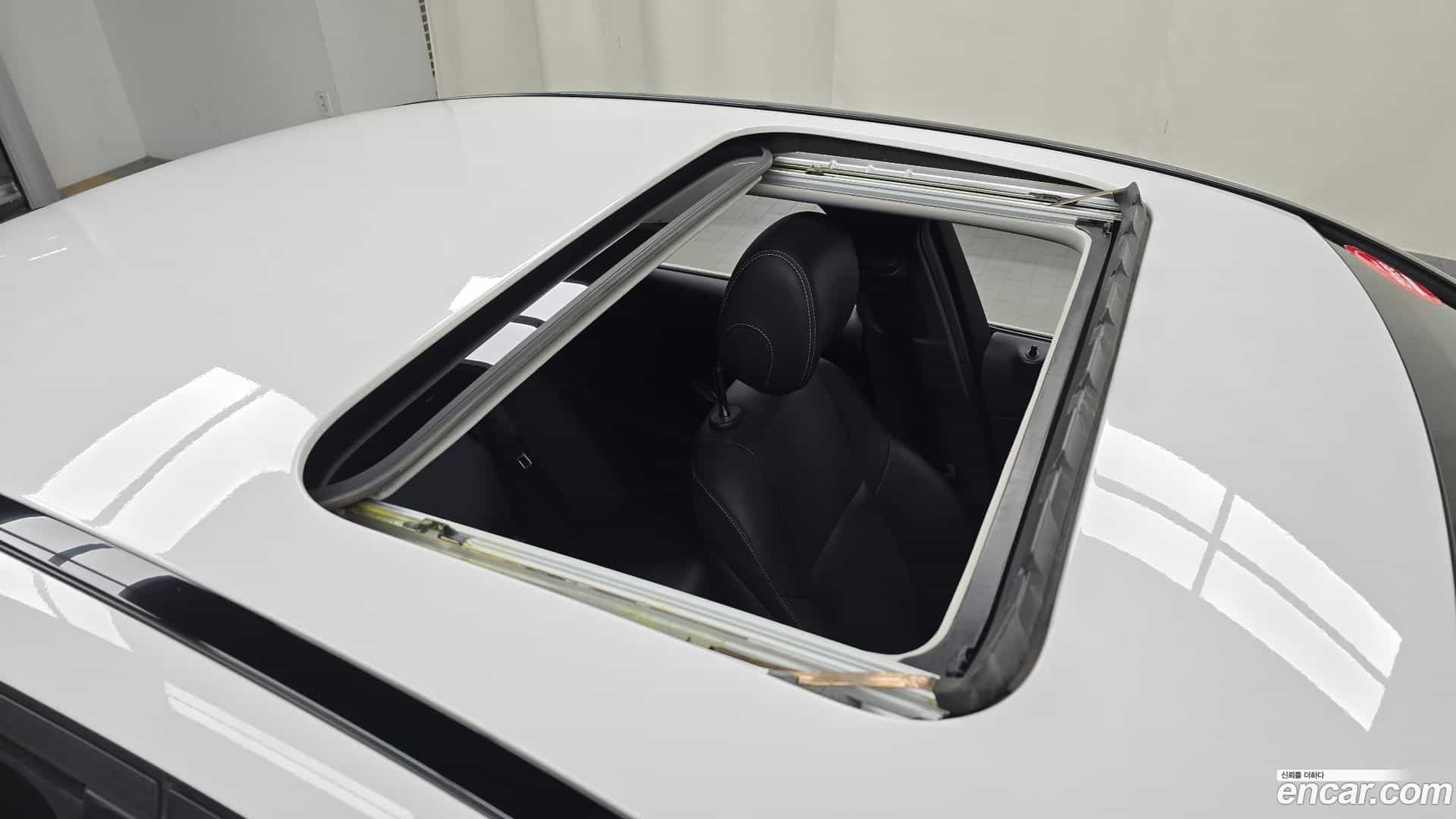 C-Class Mercedes-Benz 2020.5-OPTION-023