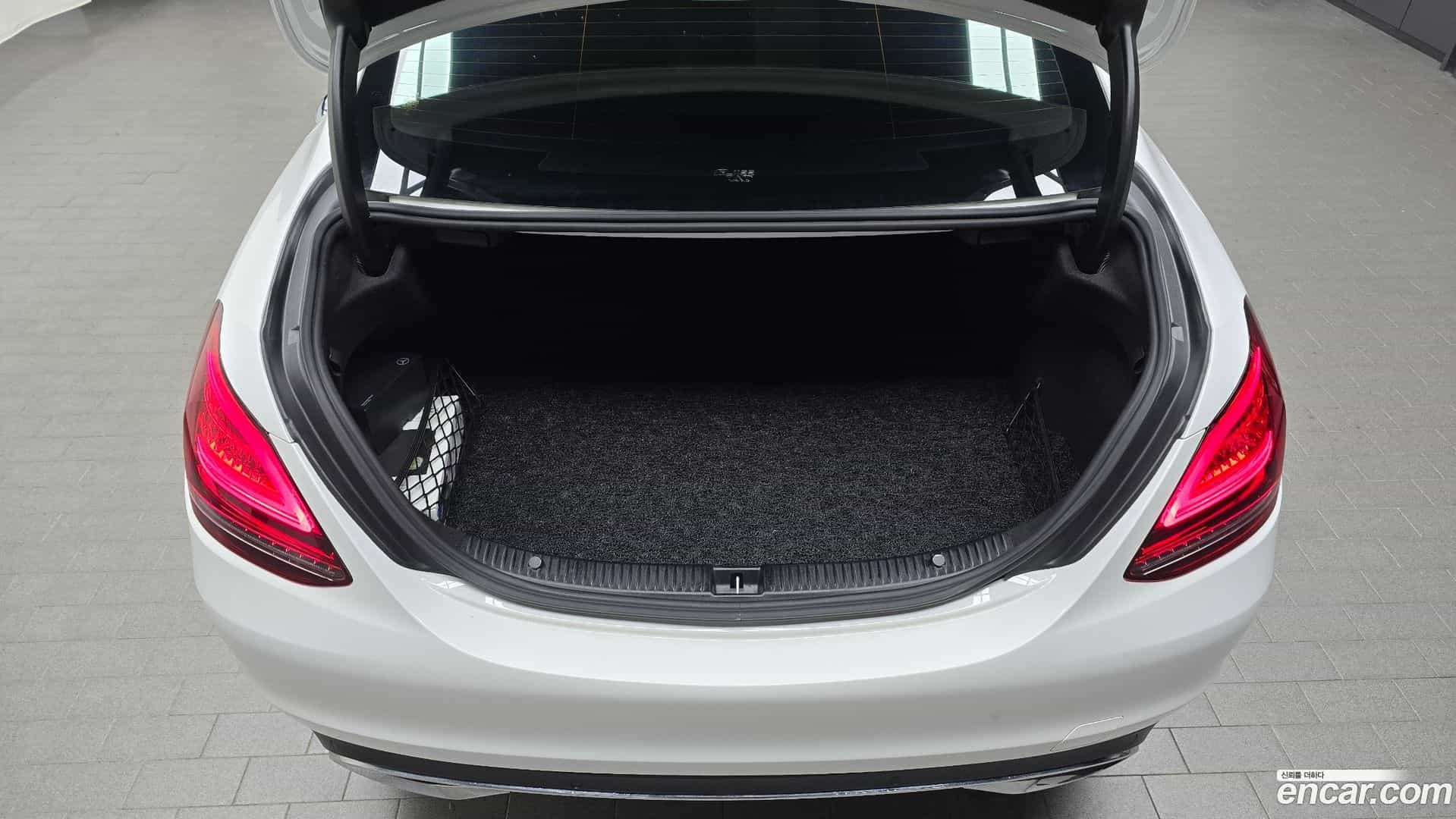 C-Class Mercedes-Benz 2020.5-OPTION-024
