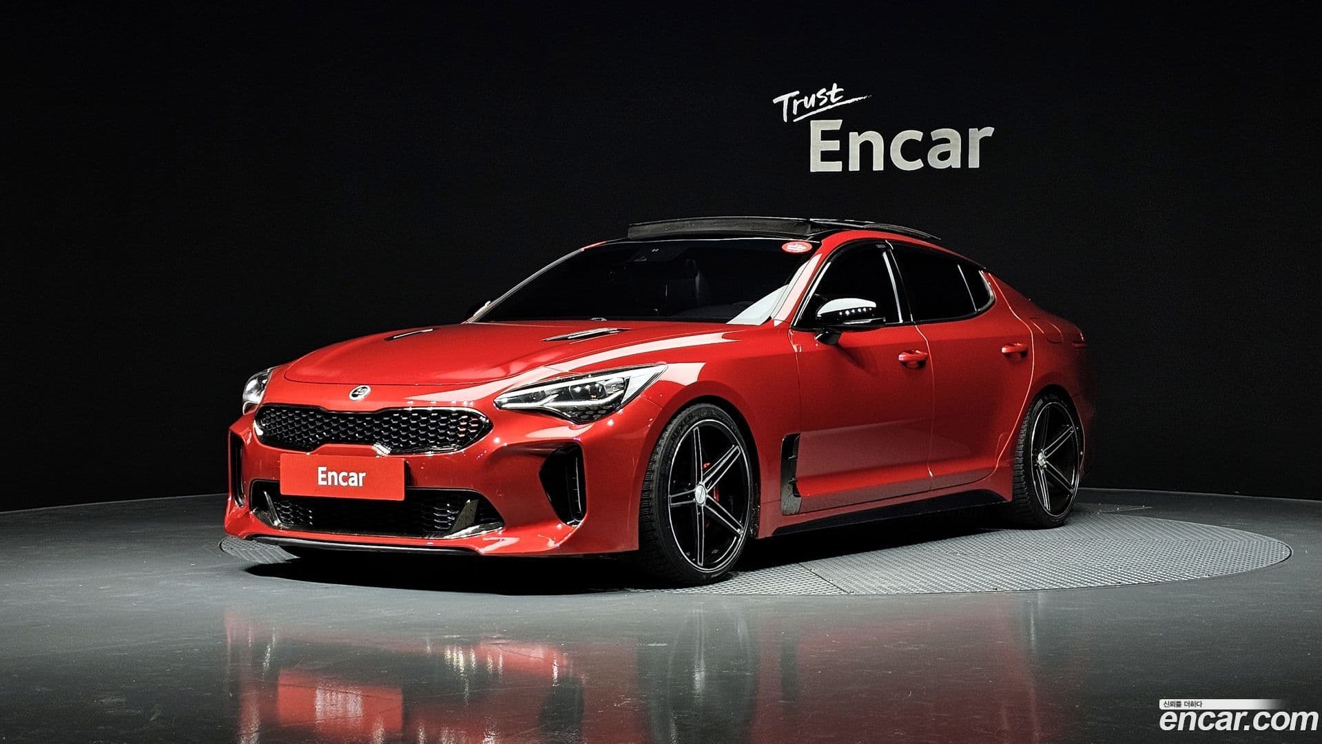 Main__Slider__Photo:Stinger Kia 2018.6-0