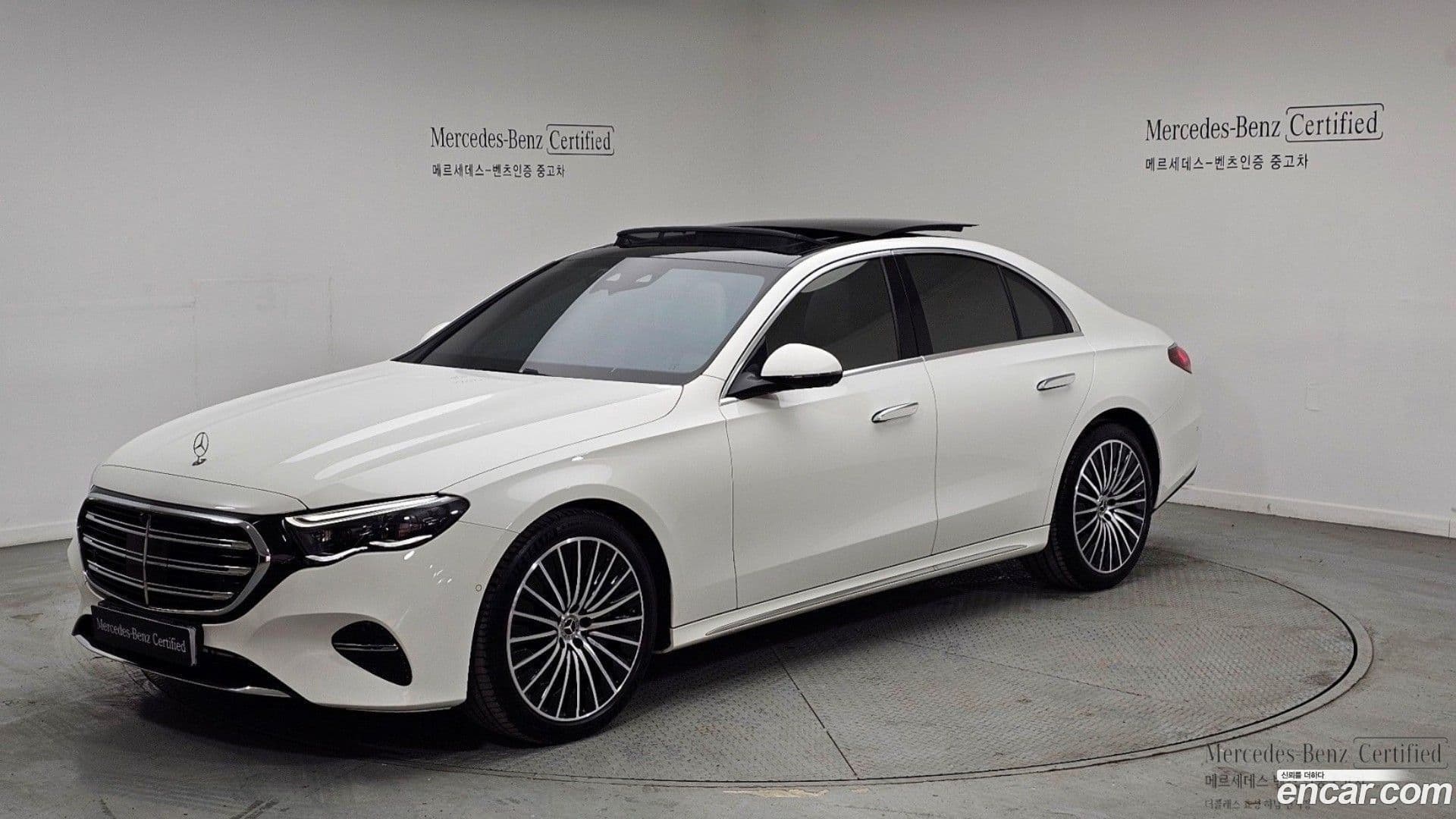 Main__Slider__Photo:E-Class Mercedes-Benz 2024.11-0