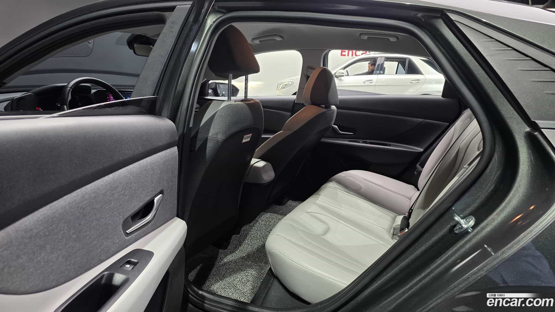 AVANTE Hyundai 2021.3-OPTION-016