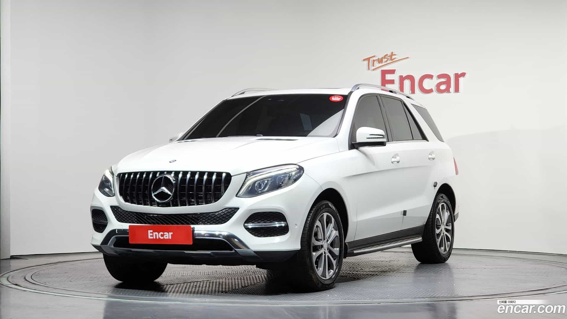 GLE-Class Mercedes-Benz 2016.1-OUTER-001